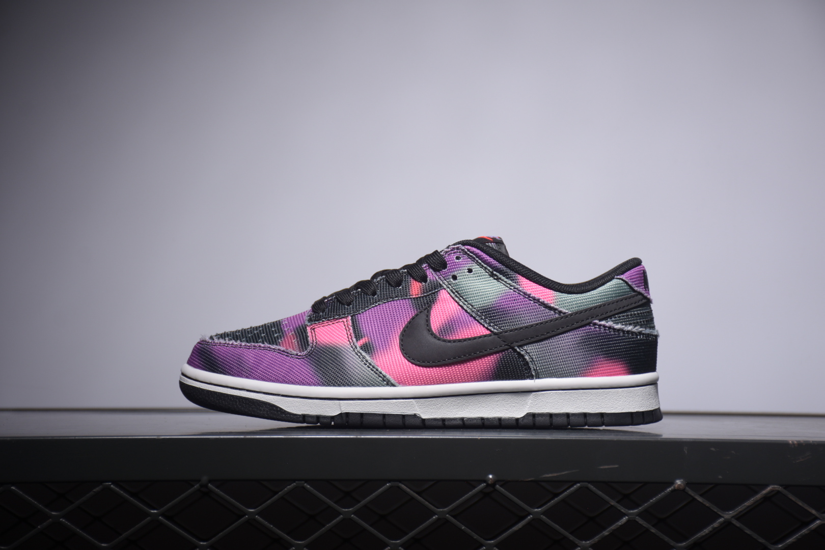 G0 Nike SB Dunk LOW “Graffiti”复古休闲板鞋扎染涂鸦 黑紫情侣款主