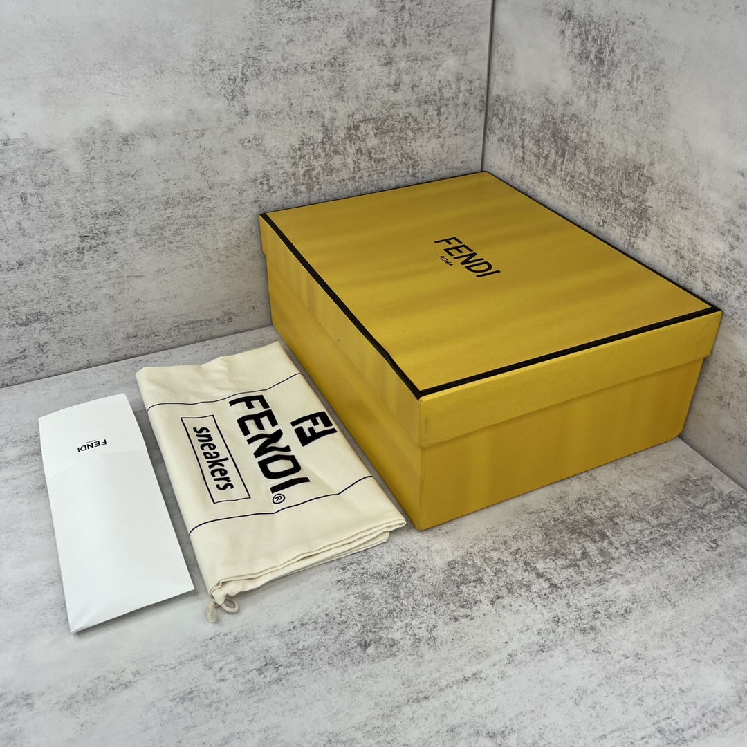 Fendi 新款上架 (莞产 ) Fendi 芬迪22ss 休闲鞋FENDI芬迪match最新 运动鞋 设计师Kim Jones打造的首款运动鞋fendi match 和LV驴牌的Trainer篮球运动鞋 鞋型差不多 添加了FF 的设计 鞋面采用麂皮和皮革拼接组合 侧面凸起的双F logo内里采用毛巾绒里 / 男款39-45