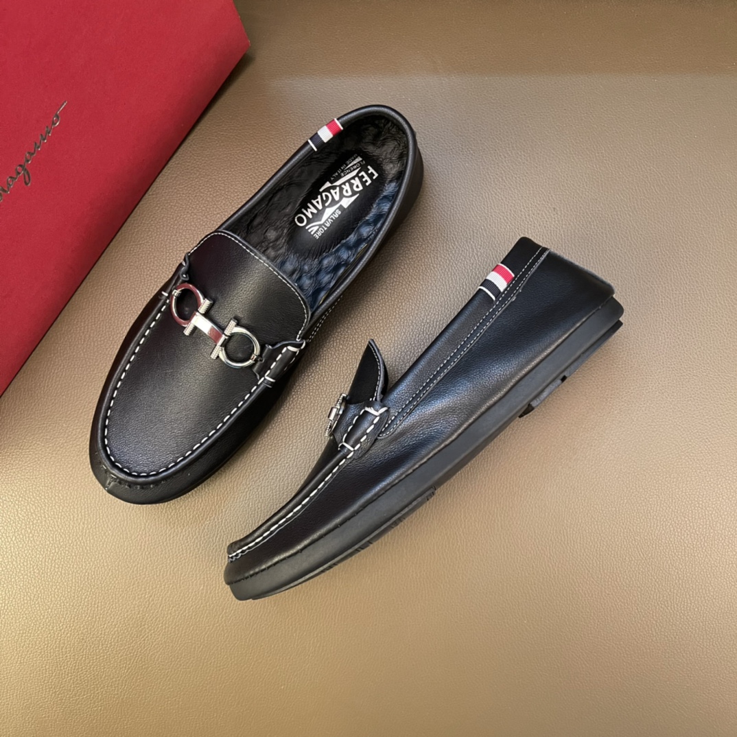 I5   菲拉格慕.Ferragamo ｛帆船鞋 懒人套脚鞋 羊皮里🐑香港专柜再现传奇.头层牛皮编织豆豆鞋 皮鞋 搭配鞋头时尚设计 无限创意.经典中带有时尚的元素.👟👟柔软滑面 顶级材料😍。独特时尚更显得更突出 商务豆豆鞋系列设计 适合出现各种场合 驾车出行🚗 懒人套脚乐福款 正装鞋 原版大底 .男鞋正码：38-44 45可定做 黑色 白色 可选