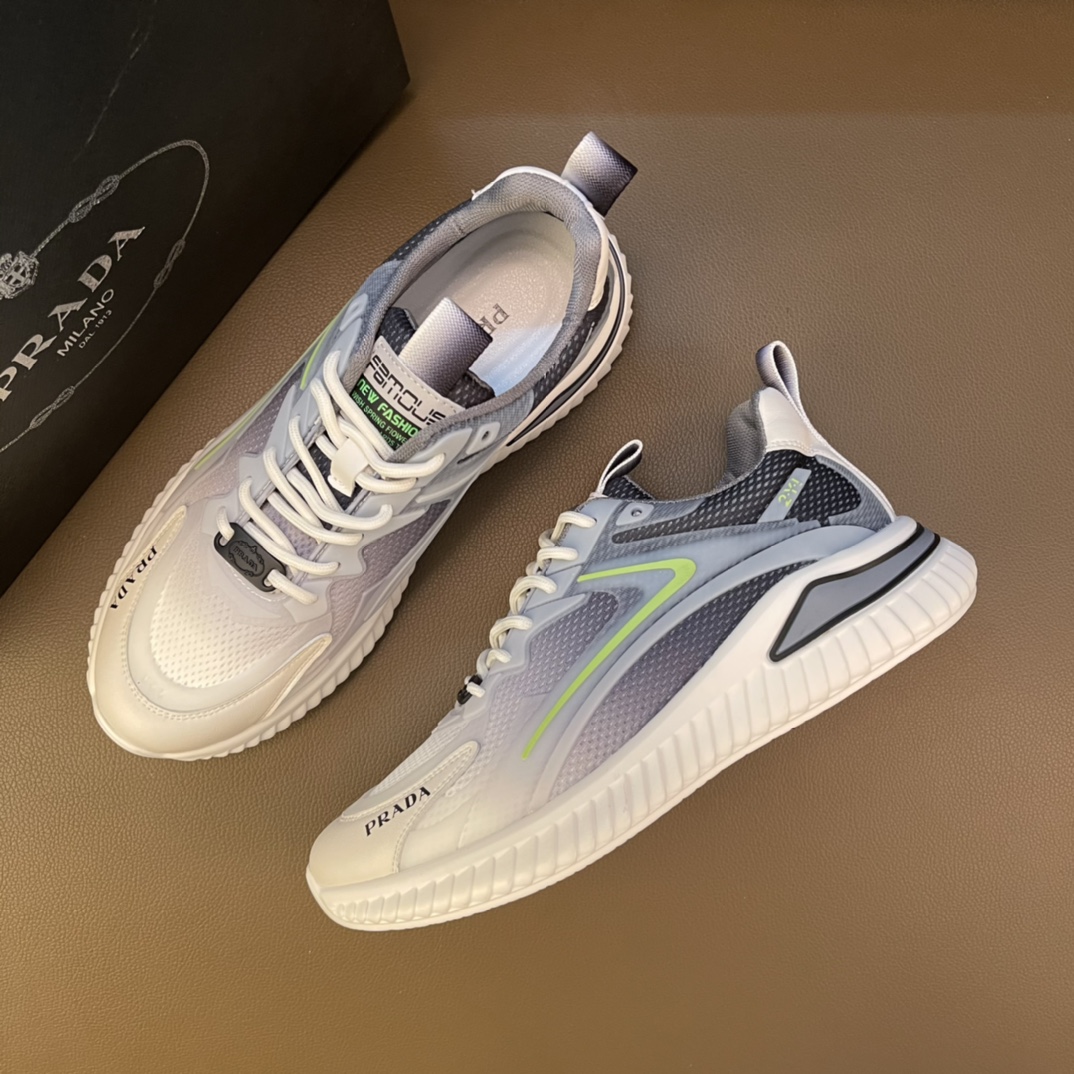 I5    普拉达～独特现代风运动鞋。专柜代购🏃休闲鞋😍😍 男士2022专柜同步发售，意大利进口原版品牌精选头柔软➕特殊材质。 拒绝脱色磨脚鞋底：原厂特供原版底，😍 超酷😍 法国懒人风格设计 ⚠️ 懒人套脚套脚 原单品质 超舒服原版底 。 适合户外司机驾车完美🚗🚗 ，男鞋