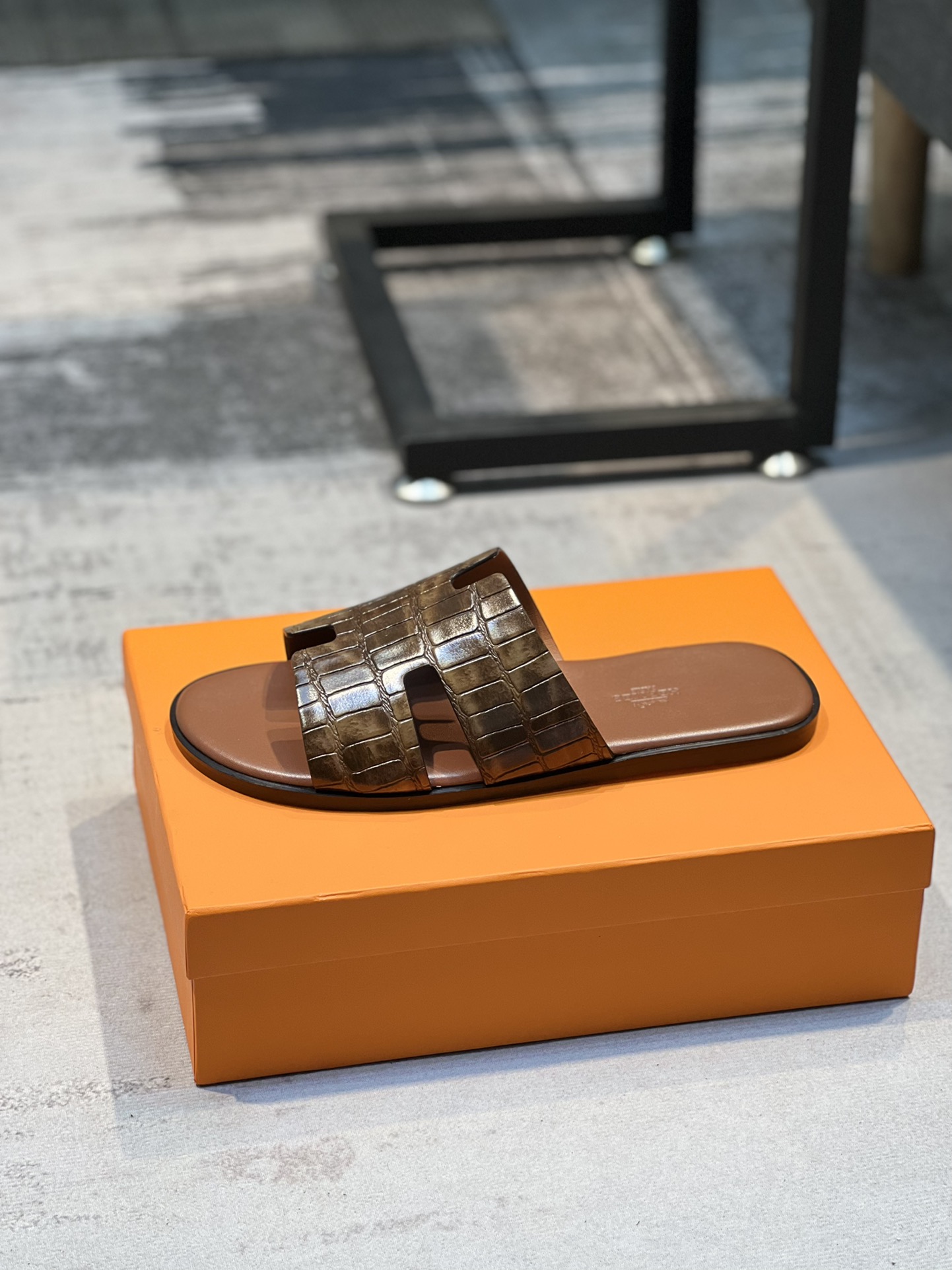 H0 Hermes爱马仕 💘官网最新专柜同步，牛皮面H拖鞋 巴黎原版飞回正品开模完美打造最高品质 诚意巨献，可随意进出专柜鞋面采用原版定制牛皮。彩色手掌纹。彩色牛皮，多色可选。进口皮垫脚内里,意大利最新原版大底，