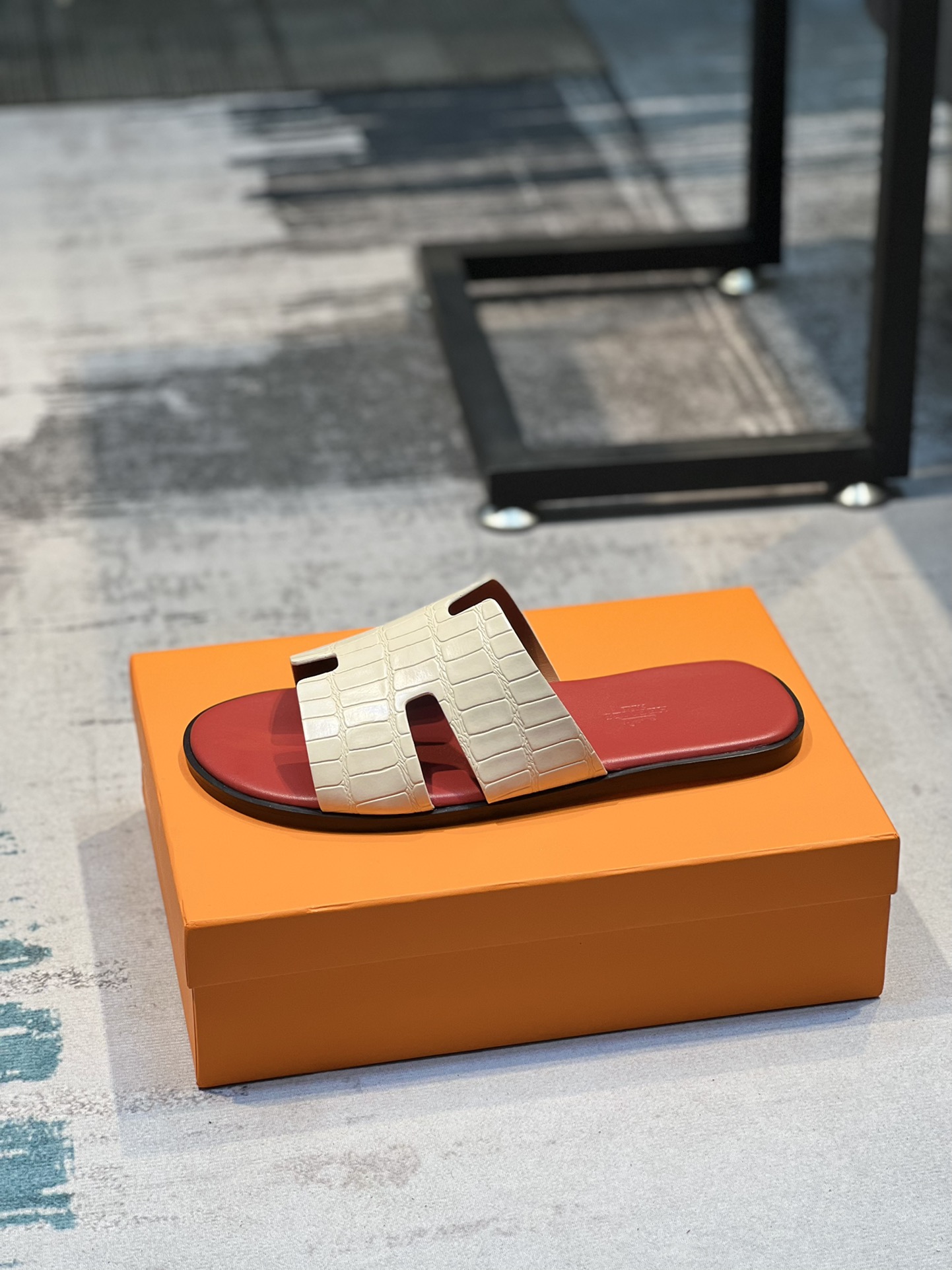 H0 Hermes爱马仕 💘官网最新专柜同步，牛皮面H拖鞋 巴黎原版飞回正品开模完美打造最高品质 诚意巨献，可随意进出专柜鞋面采用原版定制牛皮。彩色手掌纹。彩色牛皮，多色可选。进口皮垫脚内里,意大利最新原版大底，