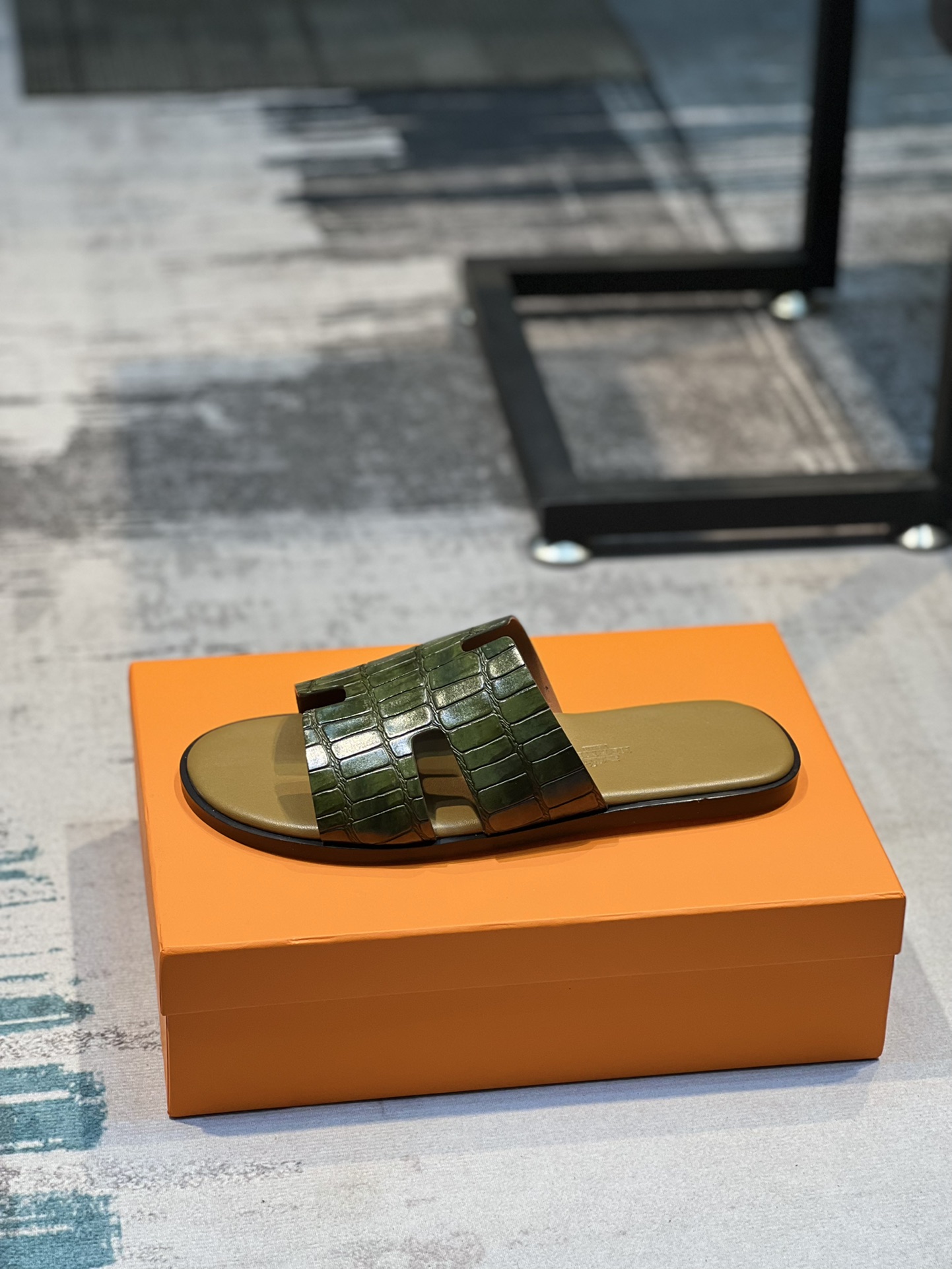 H0 Hermes爱马仕 💘官网最新专柜同步，牛皮面H拖鞋 巴黎原版飞回正品开模完美打造最高品质 诚意巨献，可随意进出专柜鞋面采用原版定制牛皮。彩色手掌纹。彩色牛皮，多色可选。进口皮垫脚内里,意大利最新原版大底，