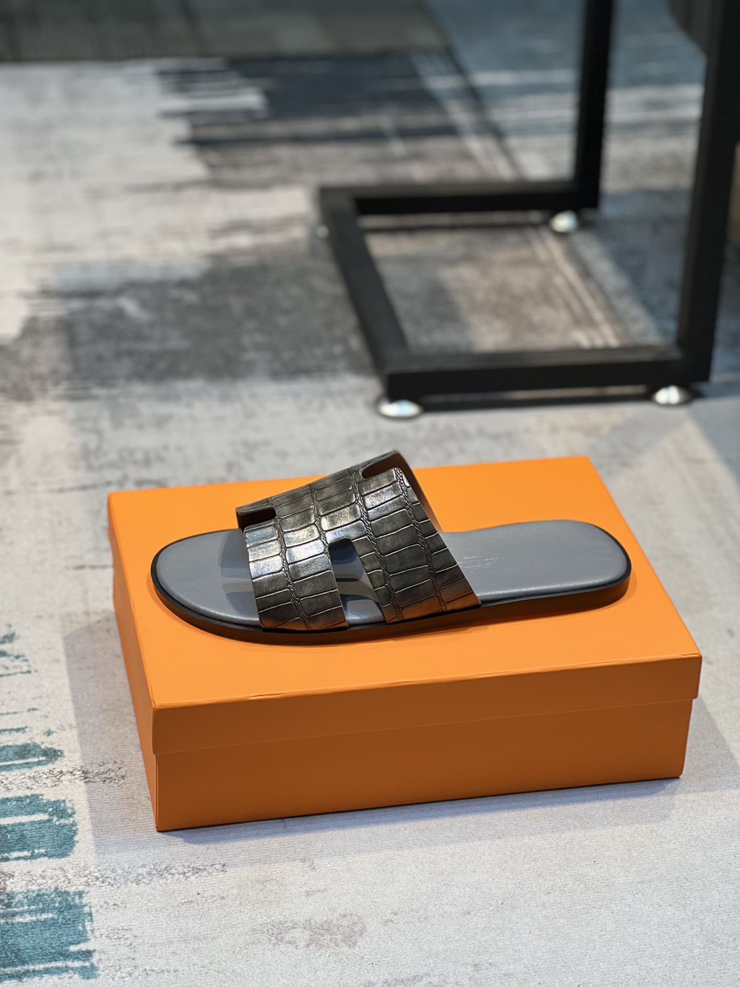 H0 Hermes爱马仕 💘官网最新专柜同步，牛皮面H拖鞋 巴黎原版飞回正品开模完美打造最高品质 诚意巨献，可随意进出专柜鞋面采用原版定制牛皮。彩色手掌纹。彩色牛皮，多色可选。进口皮垫脚内里,意大利最新原版大底，