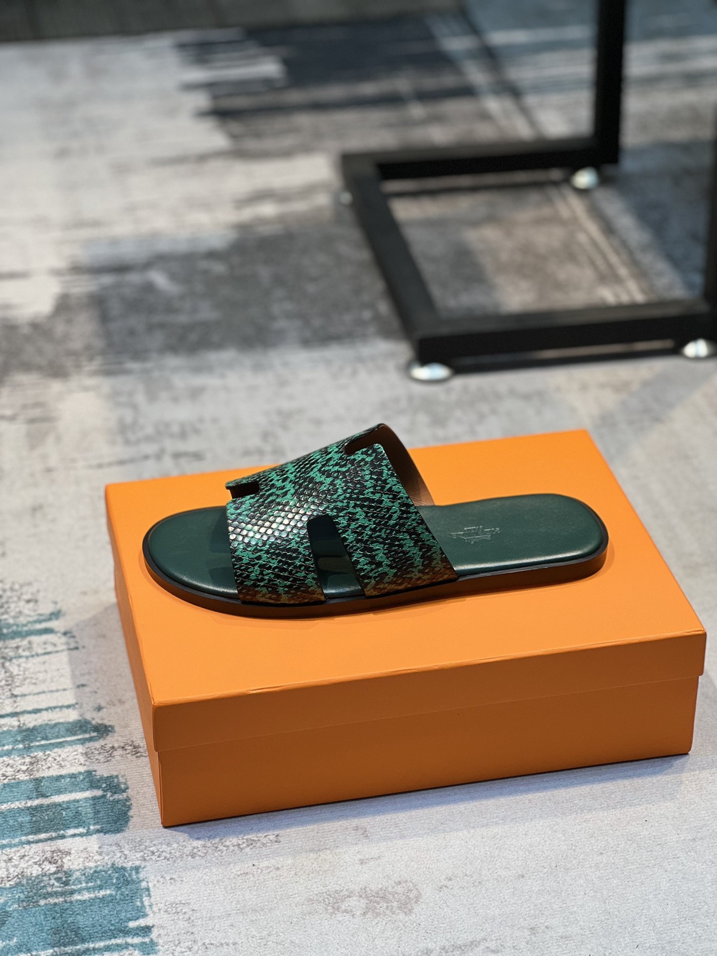 H0 Hermes爱马仕 💘官网最新专柜同步，牛皮面H拖鞋 巴黎原版飞回正品开模完美打造最高品质 诚意巨献，可随意进出专柜鞋面采用原版定制牛皮。彩色手掌纹。彩色牛皮，多色可选。进口皮垫脚内里,意大利最新原版大底，