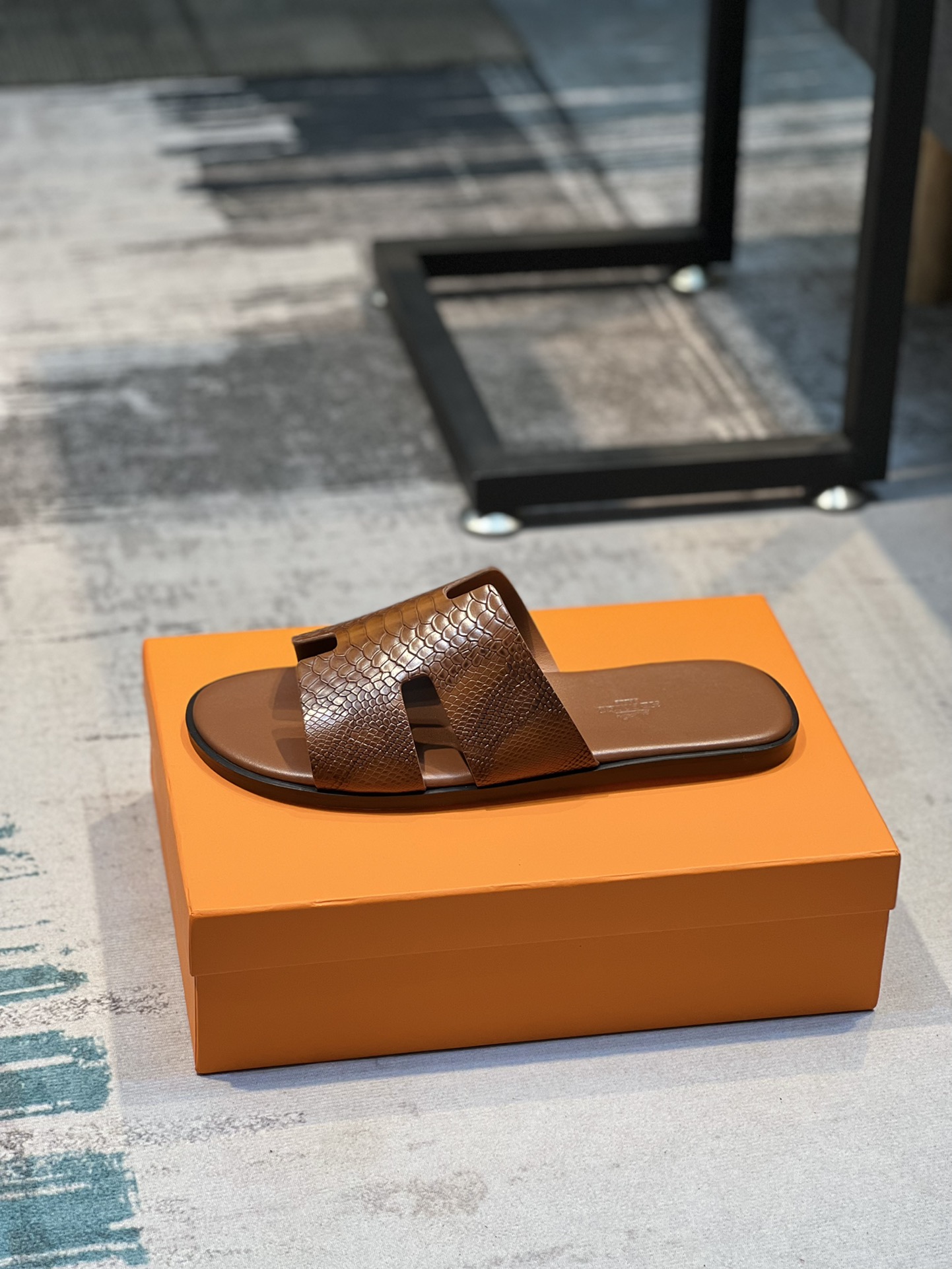 H0 Hermes爱马仕 💘官网最新专柜同步，牛皮面H拖鞋 巴黎原版飞回正品开模完美打造最高品质 诚意巨献，可随意进出专柜鞋面采用原版定制牛皮。彩色手掌纹。彩色牛皮，多色可选。进口皮垫脚内里,意大利最新原版大底，