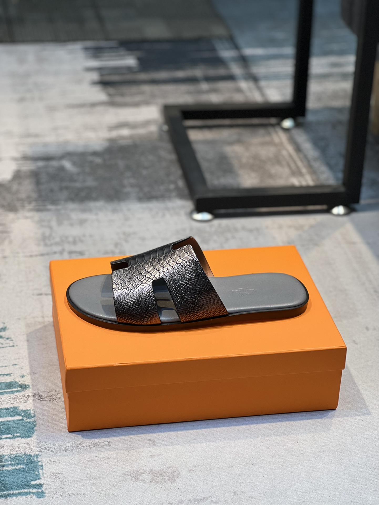 H0 Hermes爱马仕 💘官网最新专柜同步，牛皮面H拖鞋 巴黎原版飞回正品开模完美打造最高品质 诚意巨献，可随意进出专柜鞋面采用原版定制牛皮。彩色手掌纹。彩色牛皮，多色可选。进口皮垫脚内里,意大利最新原版大底，