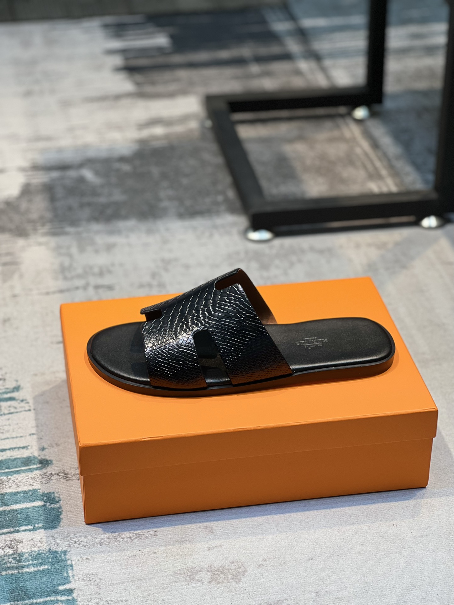 H0 Hermes爱马仕 💘官网最新专柜同步，牛皮面H拖鞋 巴黎原版飞回正品开模完美打造最高品质 诚意巨献，可随意进出专柜鞋面采用原版定制牛皮。彩色手掌纹。彩色牛皮，多色可选。进口皮垫脚内里,意大利最新原版大底，