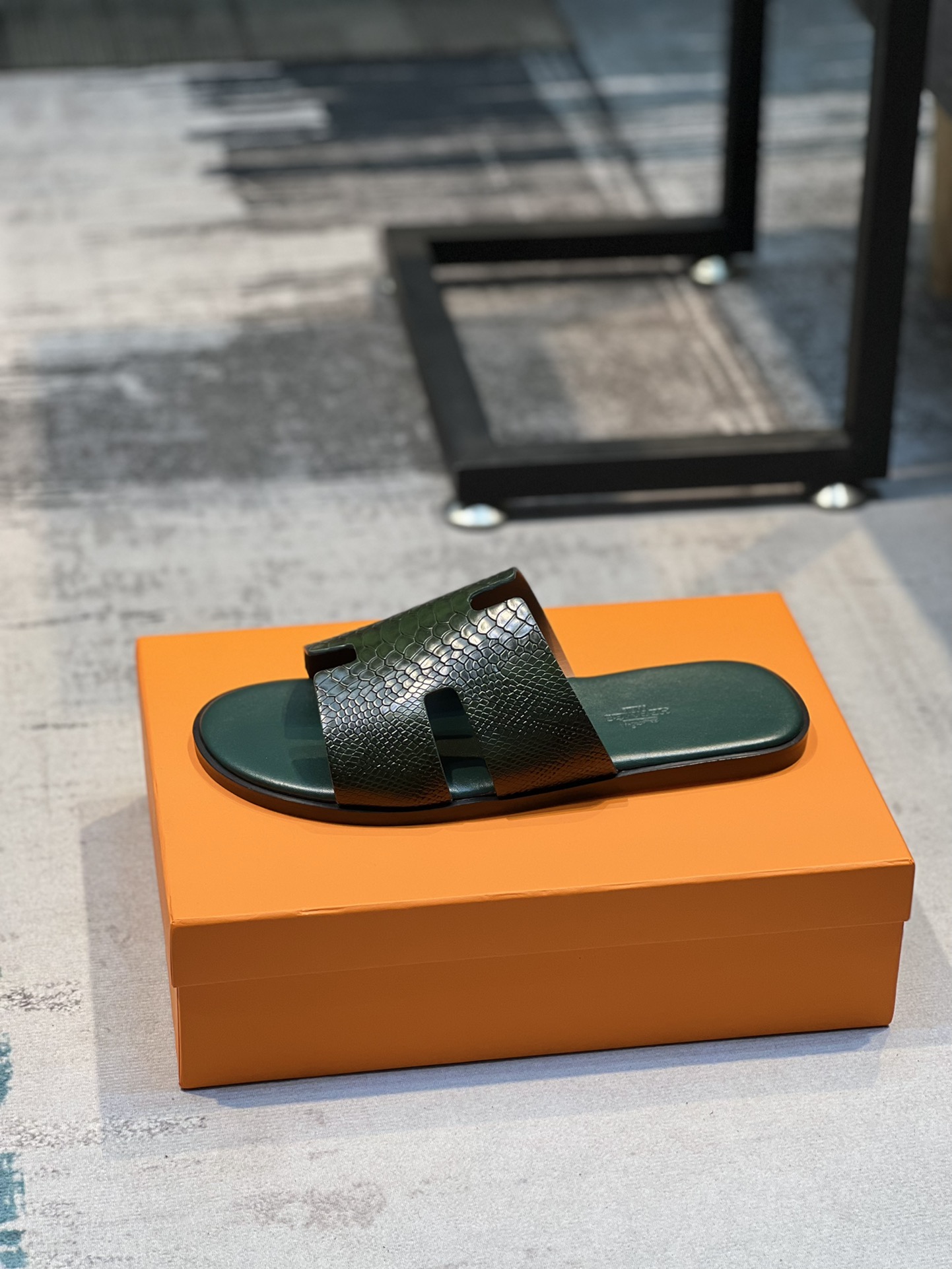 H0 Hermes爱马仕 💘官网最新专柜同步，牛皮面H拖鞋 巴黎原版飞回正品开模完美打造最高品质 诚意巨献，可随意进出专柜鞋面采用原版定制牛皮。彩色手掌纹。彩色牛皮，多色可选。进口皮垫脚内里,意大利最新原版大底，