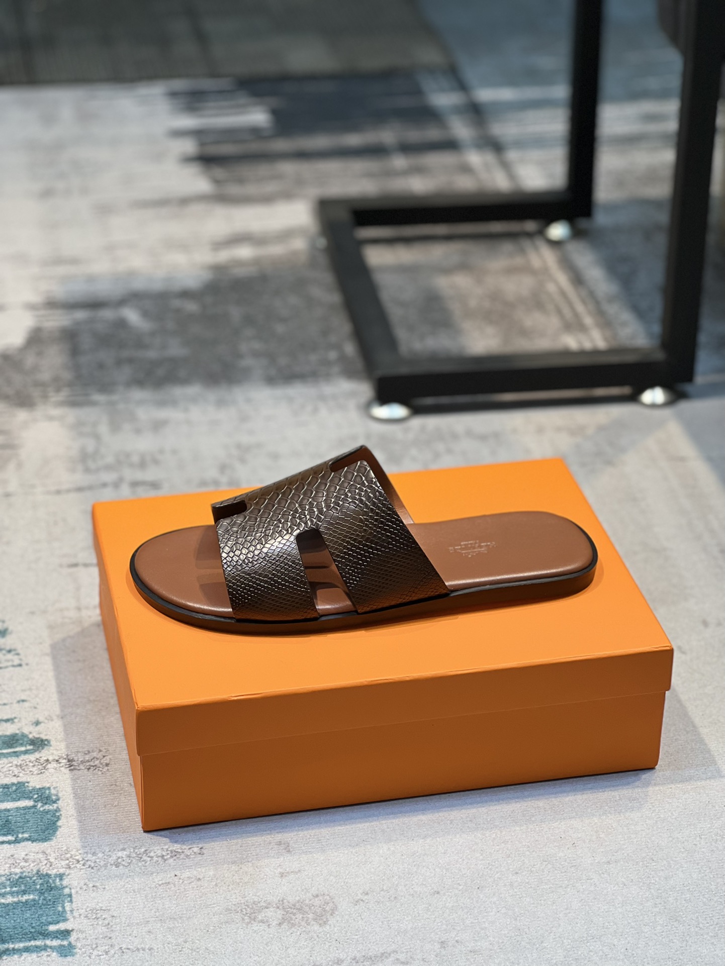 H0 Hermes爱马仕 💘官网最新专柜同步，牛皮面H拖鞋 巴黎原版飞回正品开模完美打造最高品质 诚意巨献，可随意进出专柜鞋面采用原版定制牛皮。彩色手掌纹。彩色牛皮，多色可选。进口皮垫脚内里,意大利最新原版大底，