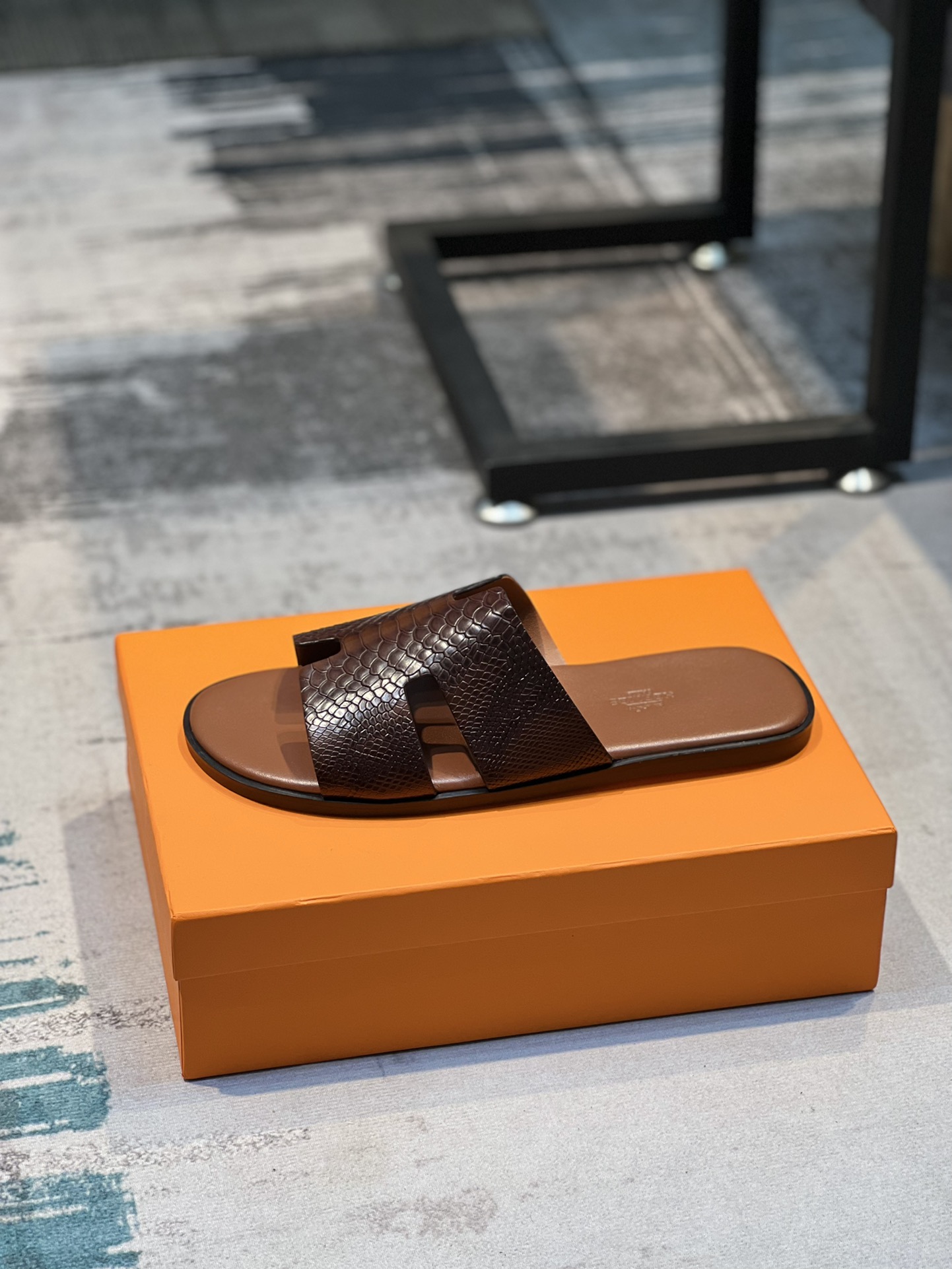 H0 Hermes爱马仕 💘官网最新专柜同步，牛皮面H拖鞋 巴黎原版飞回正品开模完美打造最高品质 诚意巨献，可随意进出专柜鞋面采用原版定制牛皮。彩色手掌纹。彩色牛皮，多色可选。进口皮垫脚内里,意大利最新原版大底，