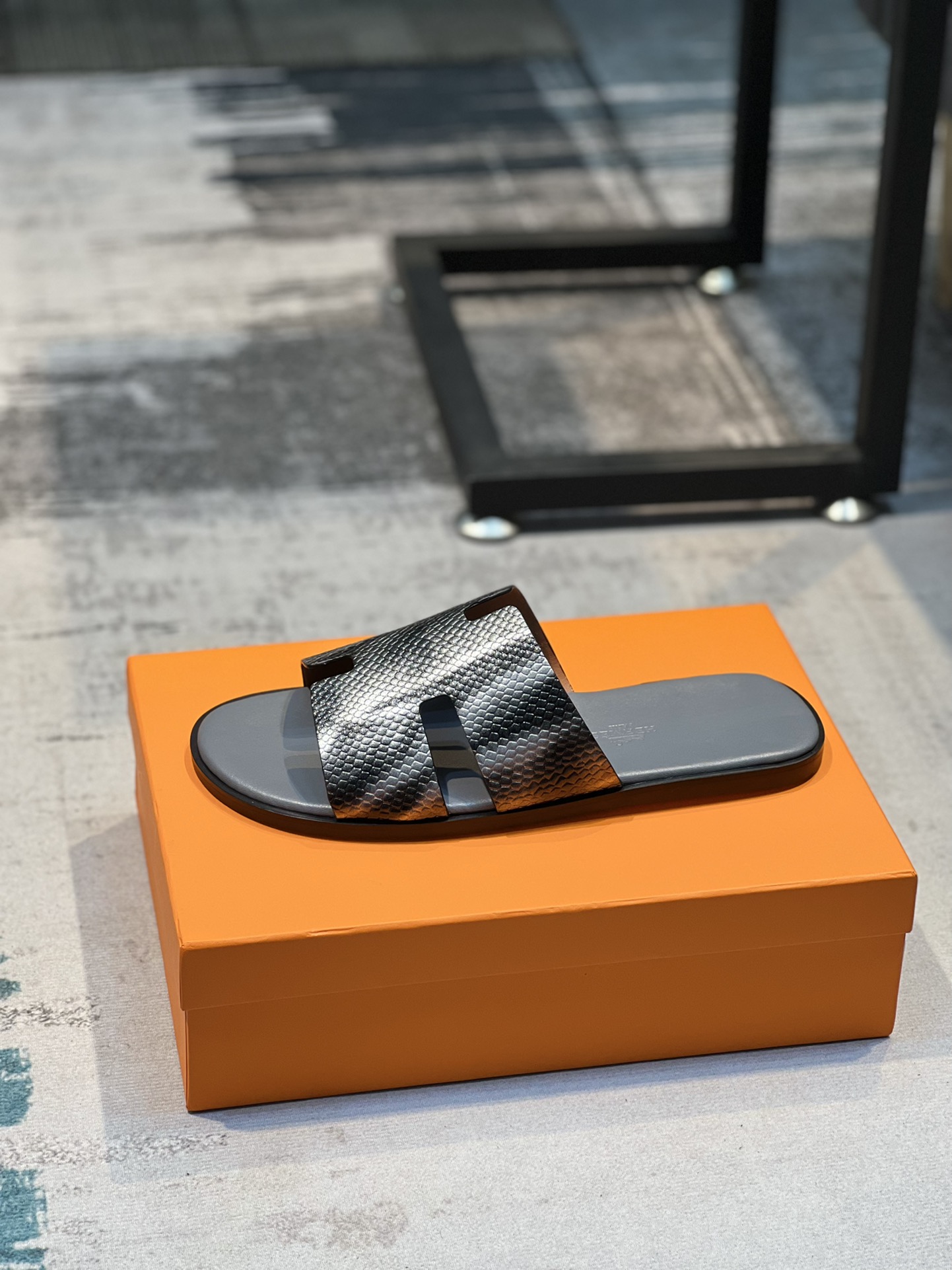 H0 Hermes爱马仕 💘官网最新专柜同步，牛皮面H拖鞋 巴黎原版飞回正品开模完美打造最高品质 诚意巨献，可随意进出专柜鞋面采用原版定制牛皮。彩色手掌纹。彩色牛皮，多色可选。进口皮垫脚内里,意大利最新原版大底，