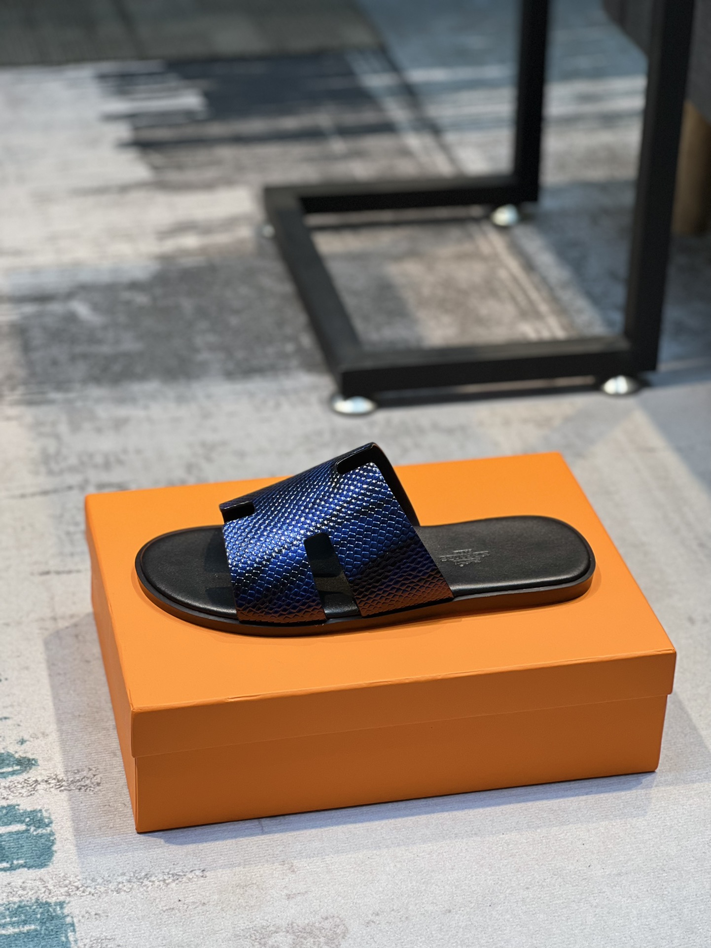 H0 Hermes爱马仕 💘官网最新专柜同步，牛皮面H拖鞋 巴黎原版飞回正品开模完美打造最高品质 诚意巨献，可随意进出专柜鞋面采用原版定制牛皮。彩色手掌纹。彩色牛皮，多色可选。进口皮垫脚内里,意大利最新原版大底，