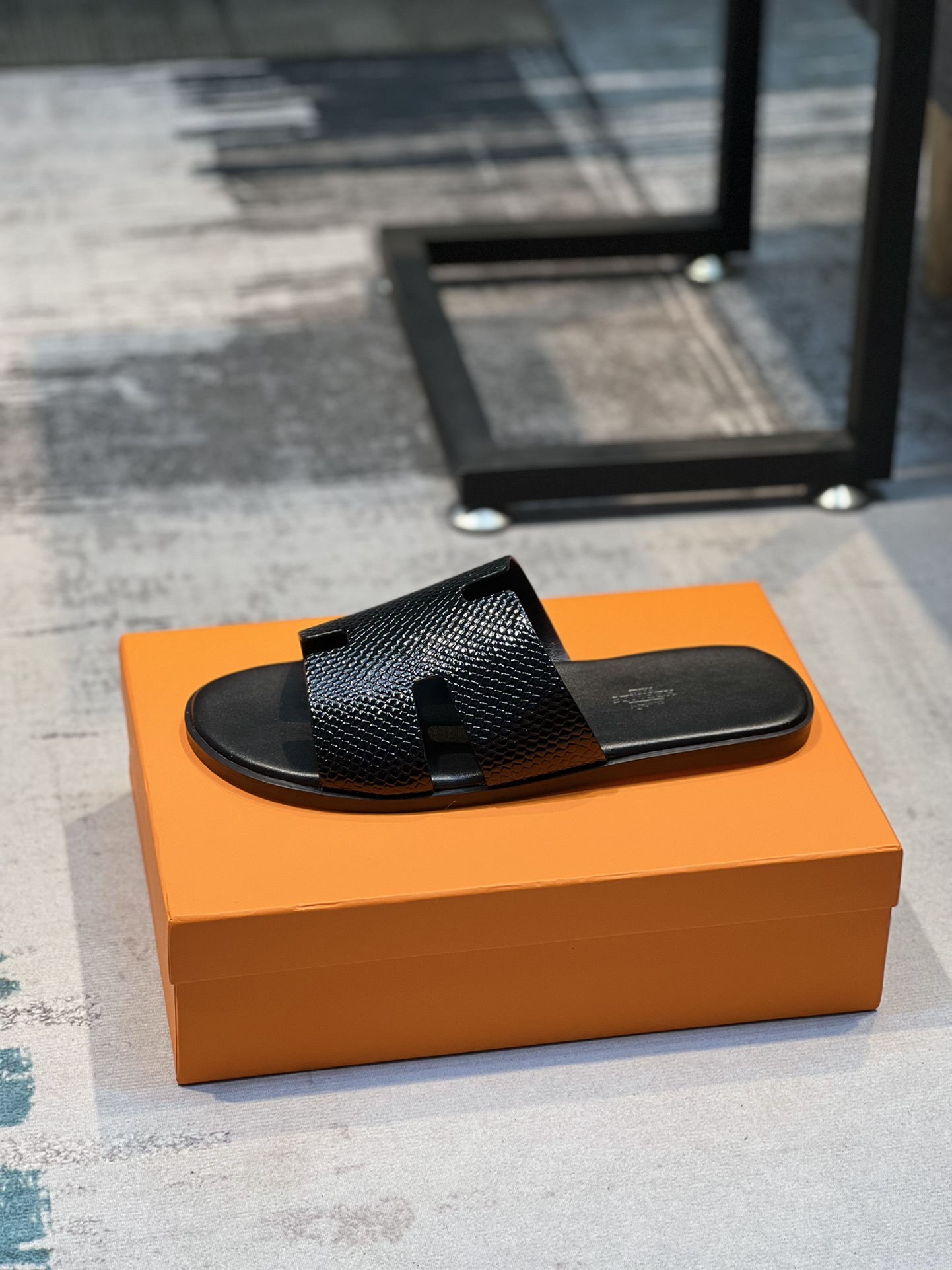 H0 Hermes爱马仕 💘官网最新专柜同步，牛皮面H拖鞋 巴黎原版飞回正品开模完美打造最高品质 诚意巨献，可随意进出专柜鞋面采用原版定制牛皮。彩色手掌纹。彩色牛皮，多色可选。进口皮垫脚内里,意大利最新原版大底，