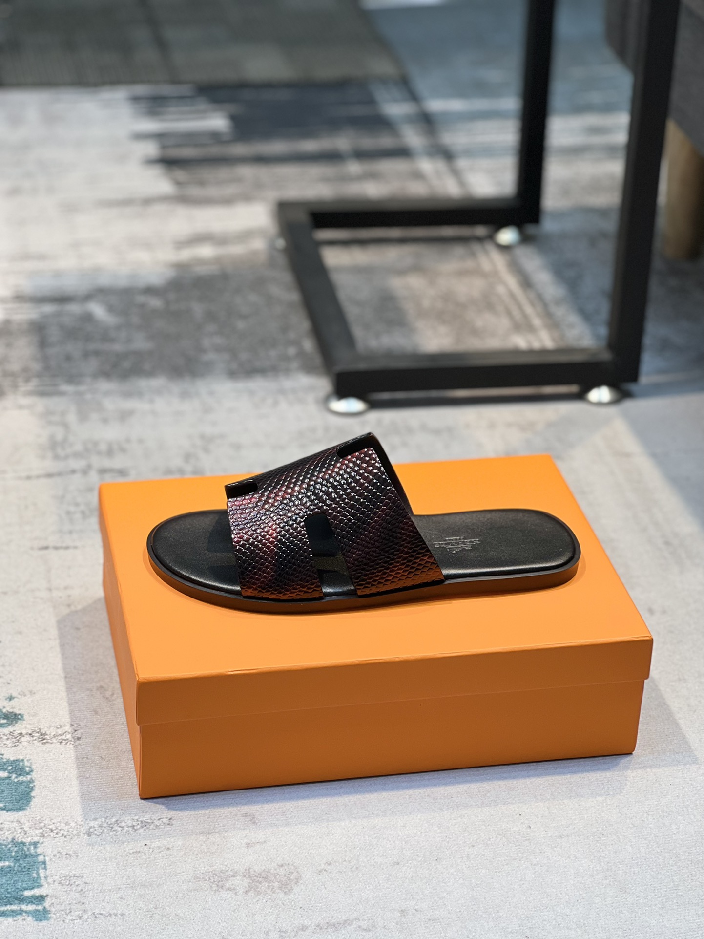 H0 Hermes爱马仕 💘官网最新专柜同步，牛皮面H拖鞋 巴黎原版飞回正品开模完美打造最高品质 诚意巨献，可随意进出专柜鞋面采用原版定制牛皮。彩色手掌纹。彩色牛皮，多色可选。进口皮垫脚内里,意大利最新原版大底，