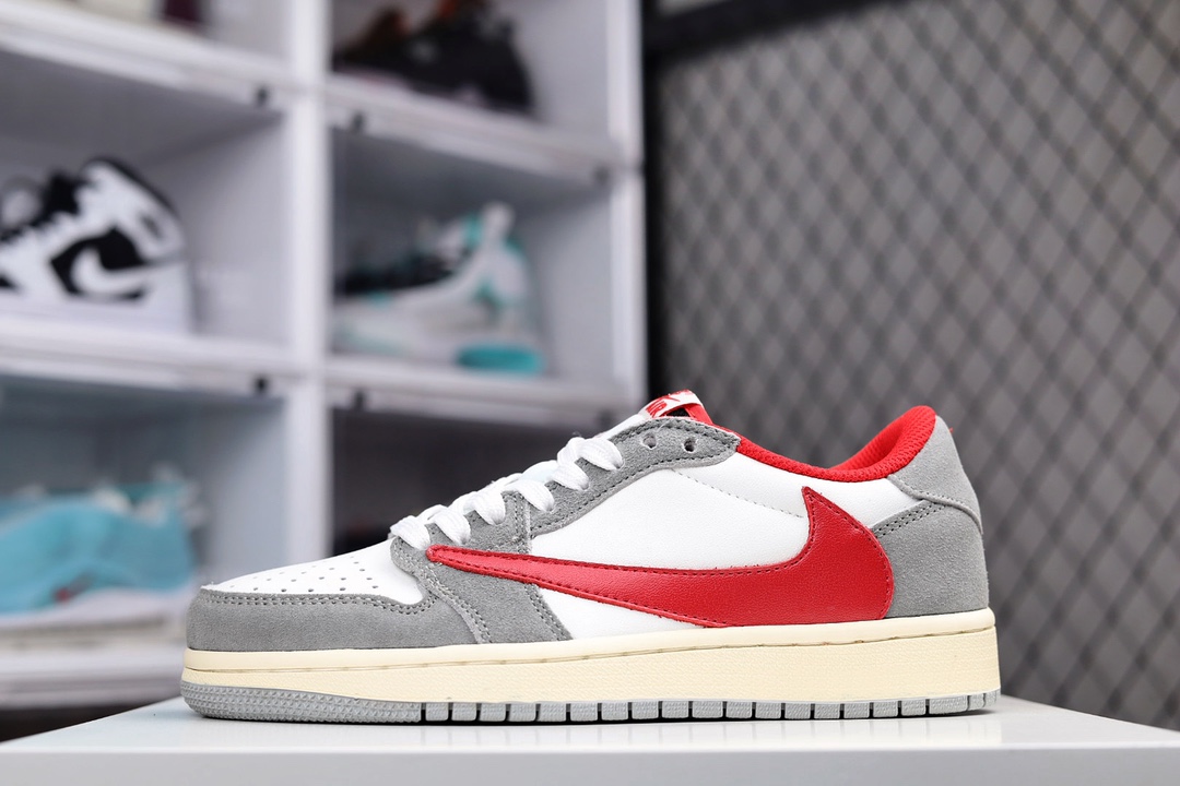 G0 公司级 Air Jordan 1 Retro High OG 倒勾 低帮 AJ1 乔丹1代 aj1 乔1 反向脚趾。亮点之处在于鞋侧的倒置 Swoosh。错版灵感来源于洛杉矶球鞋店铺收到一双特别的错版勾子倒过来，研发出反向勾的设计996YN