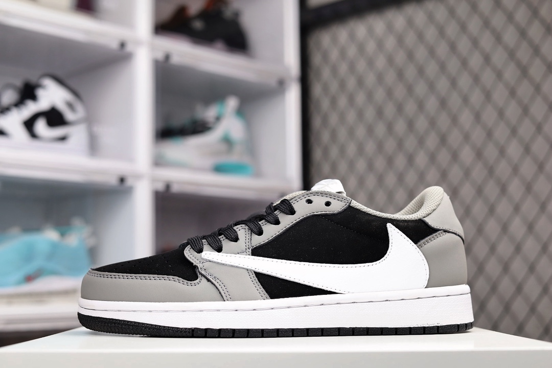 G0 公司级 Air Jordan 1 Retro High OG 倒勾 低帮 AJ1 乔丹1代 aj1 乔1 反向脚趾。亮点之处在于鞋侧的倒置 Swoosh。错版灵感来源于洛杉矶球鞋店铺收到一双特别的错版勾子倒过来，研发出反向勾的设计996YN