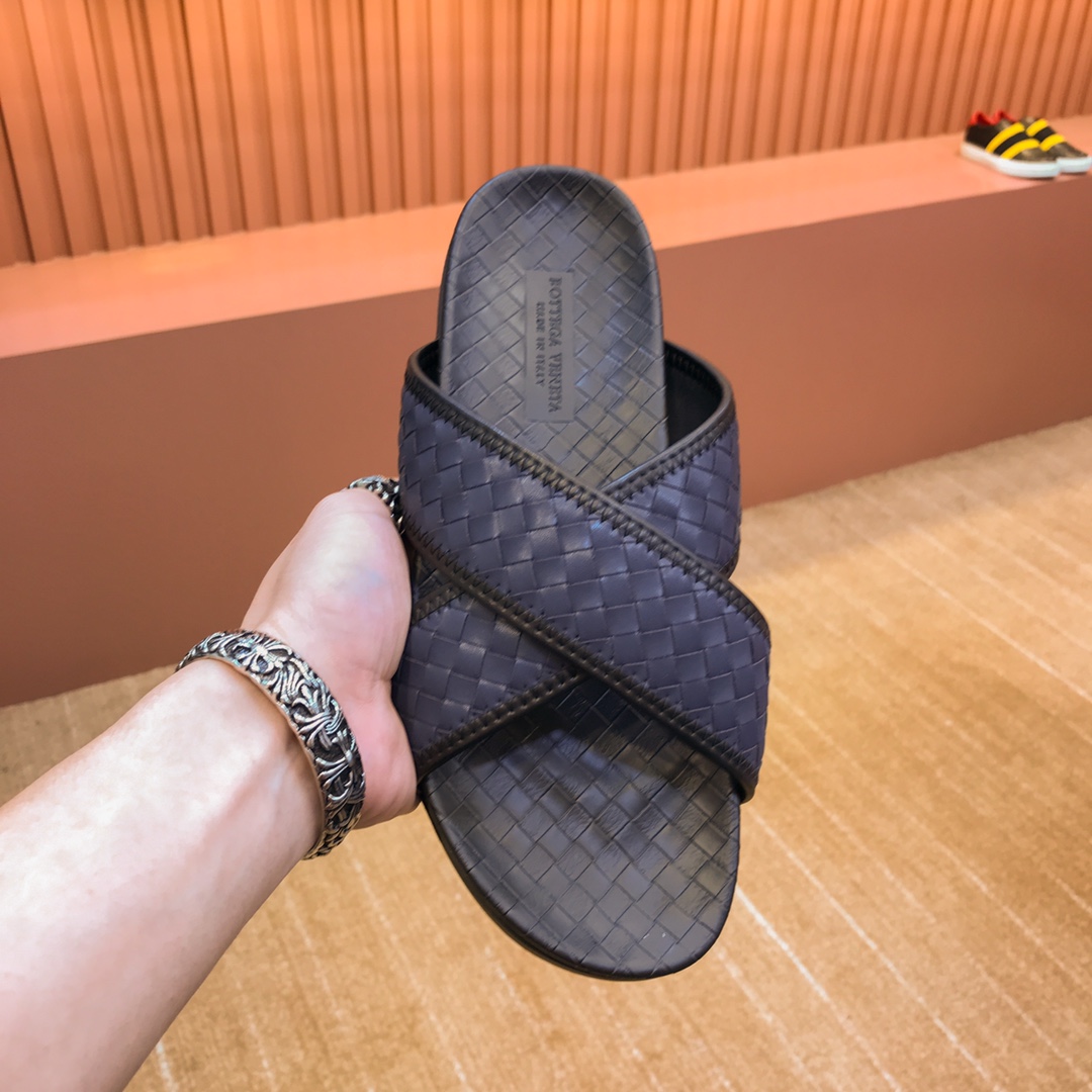 I0 Bottega Veneta 鞋面采用优质面料 特供大底 质感超赞 细节决定品质 38-44。