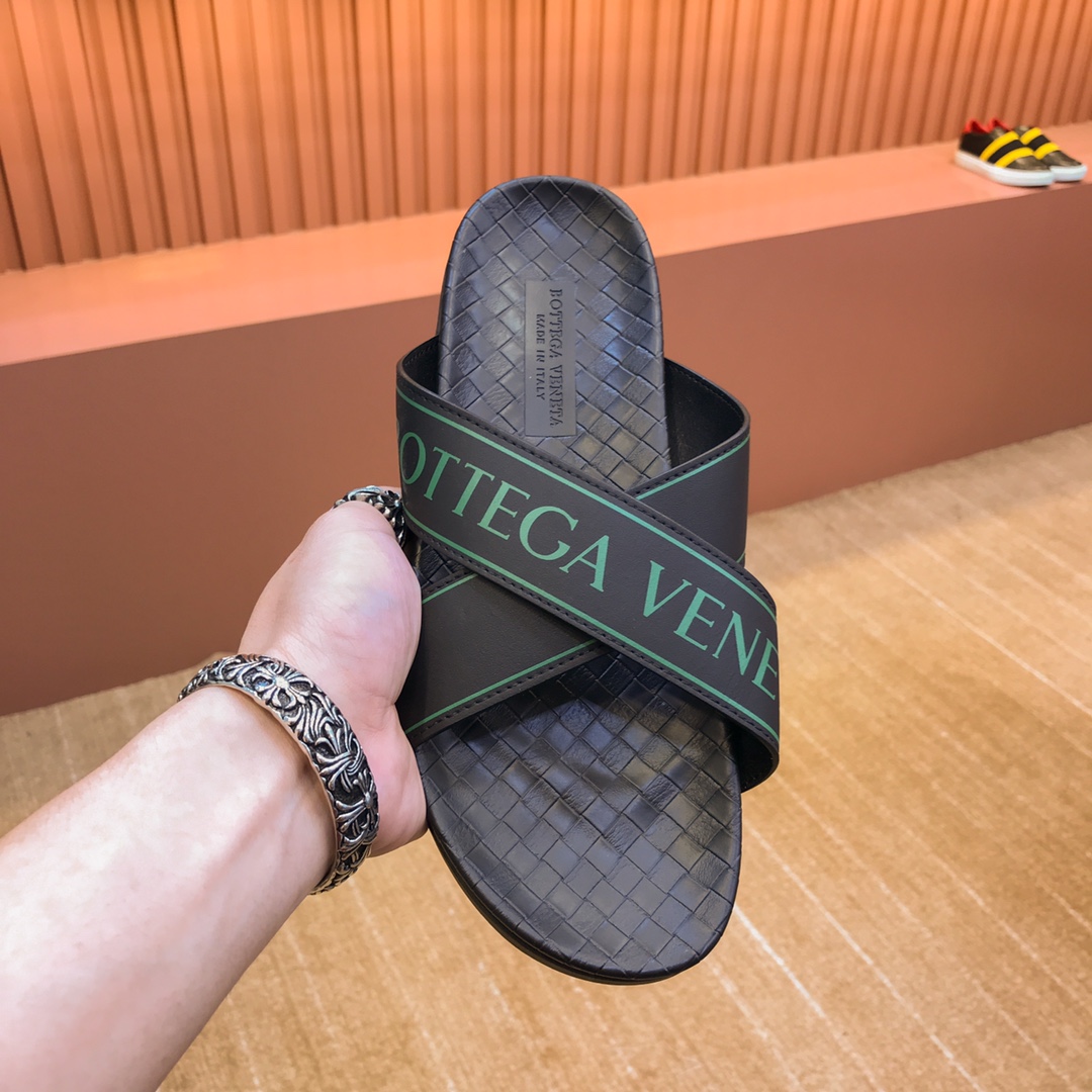 I0 Bottega Veneta 鞋面采用优质面料 特供大底 质感超赞 细节决定品质 38-44。