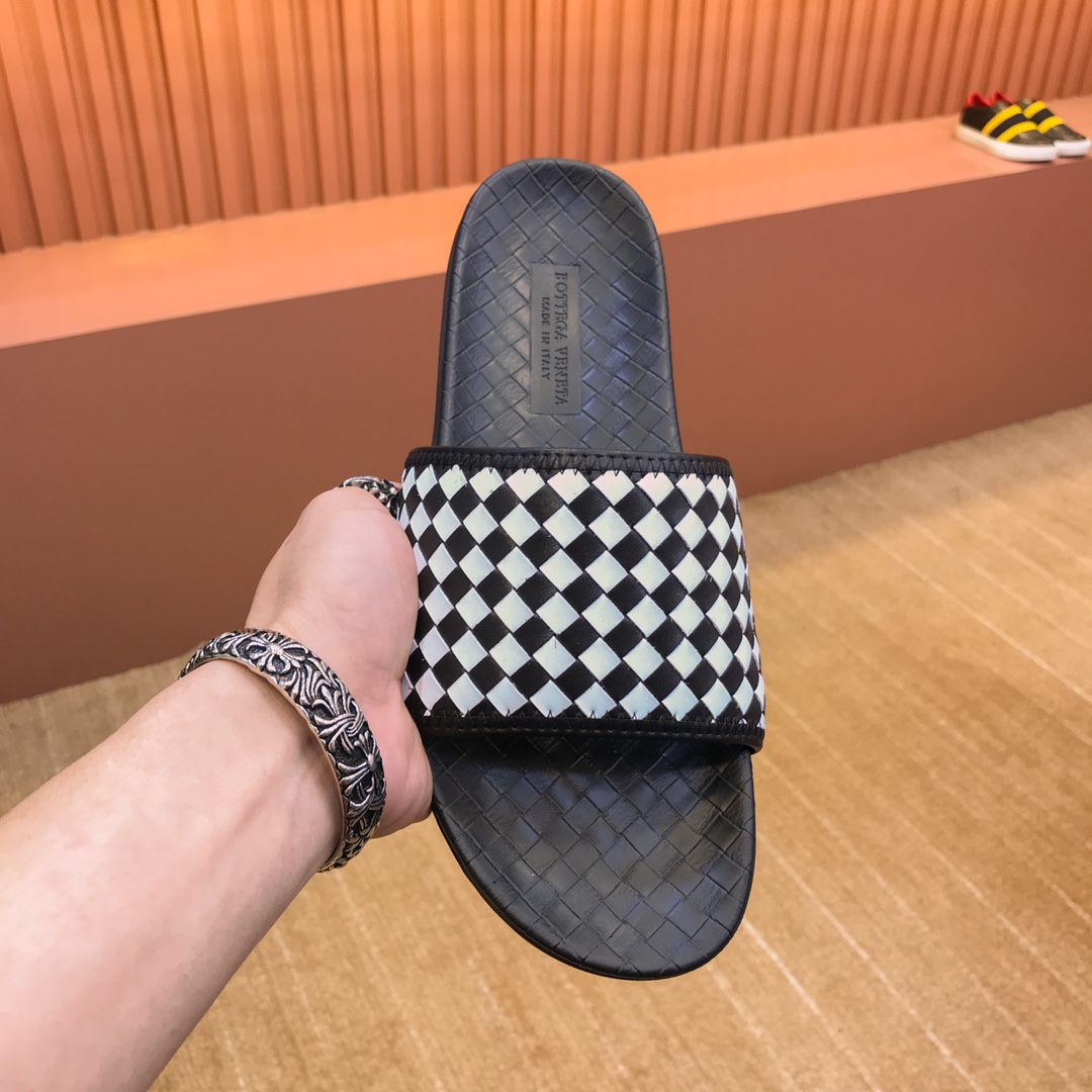 I0 Bottega Veneta 鞋面采用优质面料 特供大底 质感超赞 细节决定品质 38-44。