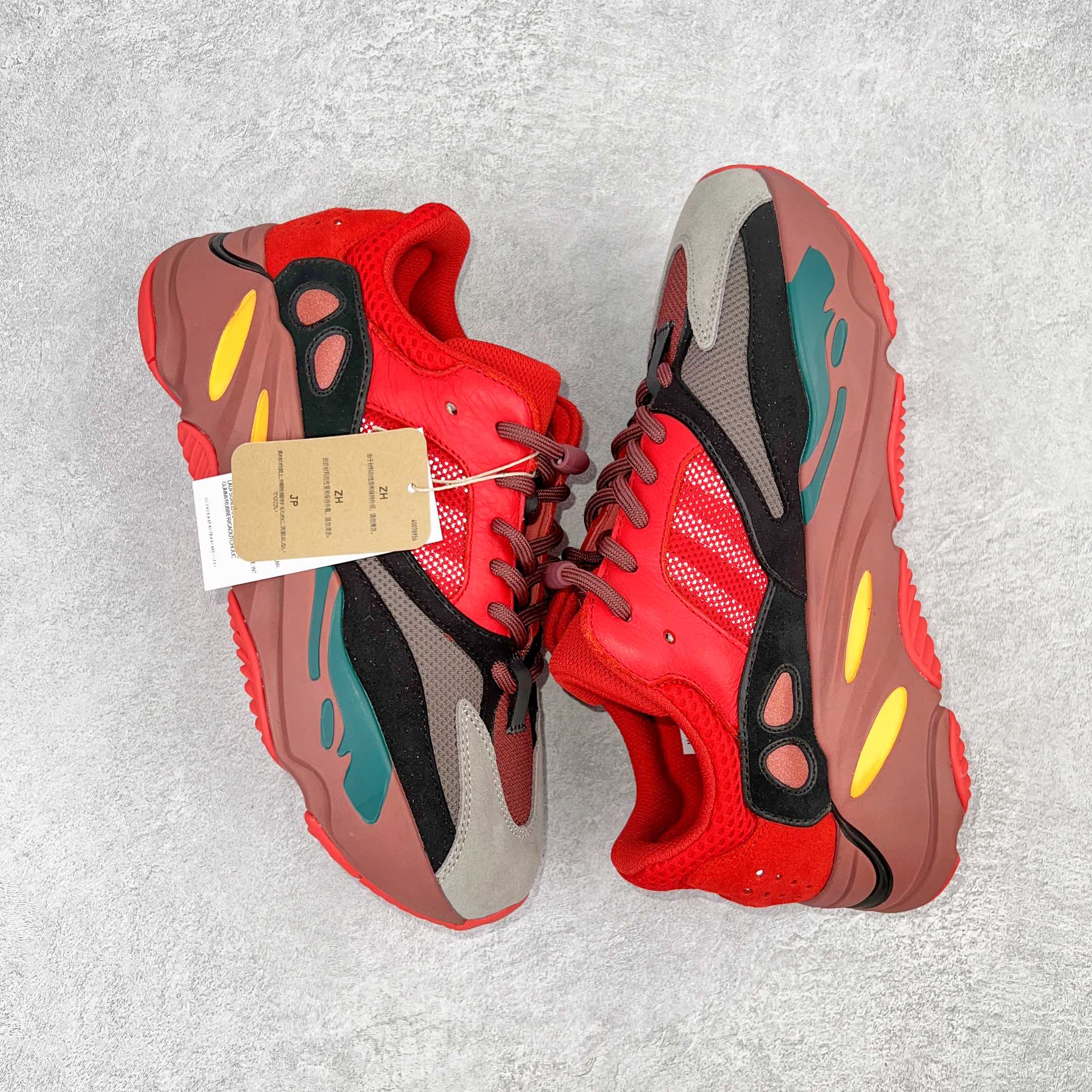 图片[3]-＃JC纯原 Yeezy Boost Runner 700 黑红 HQ6979 原楦原纸板开发 完美低趴原鞋韵味 市场同价位区间 性价比绝无第二家 正确头层牛巴革材质 原厂3D档案数据 原厂纸板 头层皮料 细节与正品对版 中底内置 Basf 科技 材质轻便 穿着软硬适中 全套纸板模具 原厂3M反光材料尺码：36 36.5 37 38 38.5 39 40 40.5 41 42 42.5 43 44 44.5 45 46 47 48-选品中心