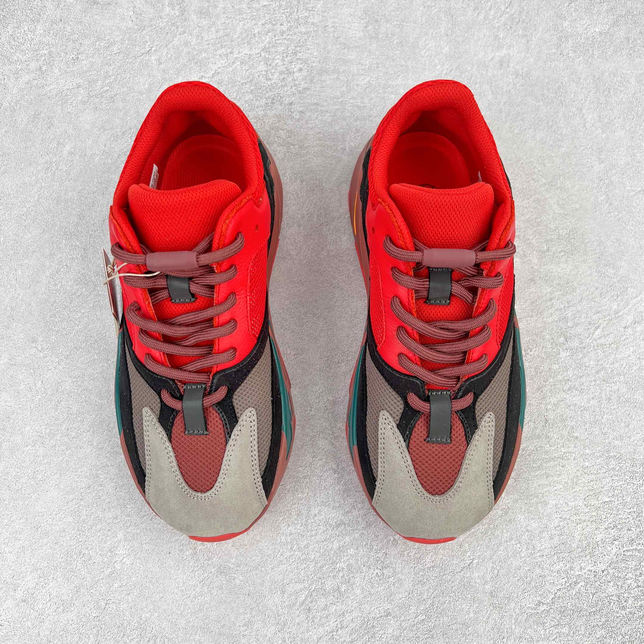 图片[2]-＃JC纯原 Yeezy Boost Runner 700 黑红 HQ6979 原楦原纸板开发 完美低趴原鞋韵味 市场同价位区间 性价比绝无第二家 正确头层牛巴革材质 原厂3D档案数据 原厂纸板 头层皮料 细节与正品对版 中底内置 Basf 科技 材质轻便 穿着软硬适中 全套纸板模具 原厂3M反光材料尺码：36 36.5 37 38 38.5 39 40 40.5 41 42 42.5 43 44 44.5 45 46 47 48-选品中心