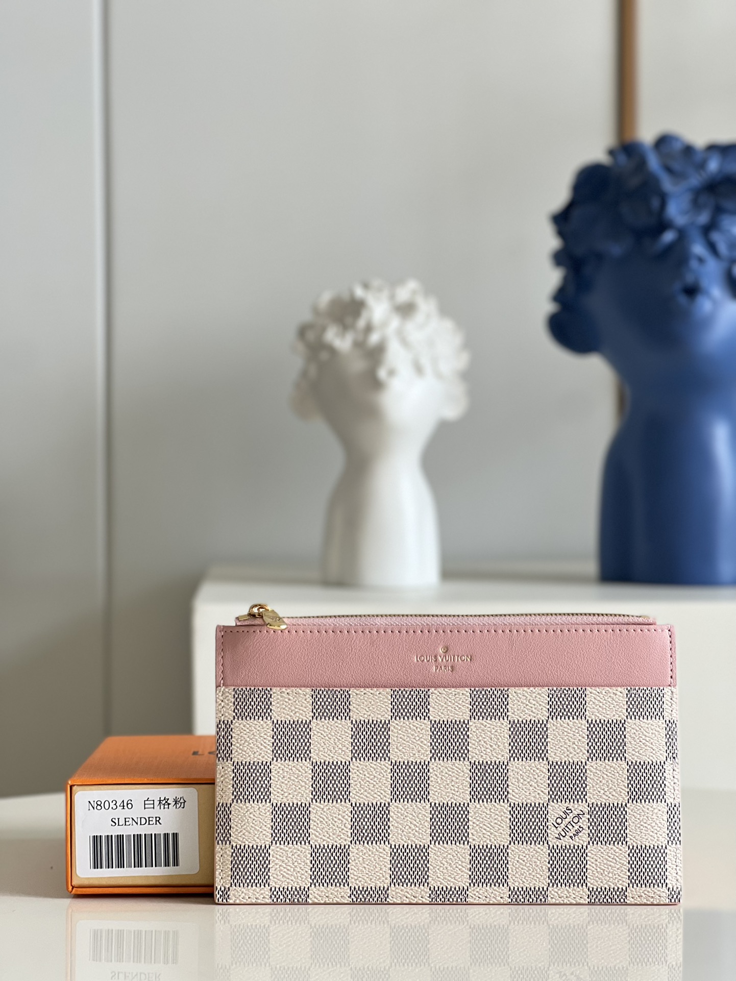 NO:398757,[Exclusive real photo M80346 white grid] Slim Purse clutch is made of Monogram canvas and silky leather to achieve a simple configuration, embossed with Louis Vuitton logo embossed, with zippered main compartment, outer patch pocket, outer compartment and clamping, and can also be placed in other handbags. Detailed features 20 x 11 x 0.5 cm (length x height x width) V.,LV [original leather],louis vuitton,louis vuitton,handbag,cowhide19860909【独家实拍M80346白格】Slim Purse 手拿包采用 Monogram 帆布和丝滑牛皮实现简约构型,点缀路易威登标识压纹,设有拉链主隔层、外贴袋、外隔层和卡位,亦可置于其他手袋.详细特征20 x 11 x 0.5 厘米(长度 x 高 x 宽) V.,LV【原厂皮】,louis vuitton,louis vuitton,handbag,cowhide,Bag