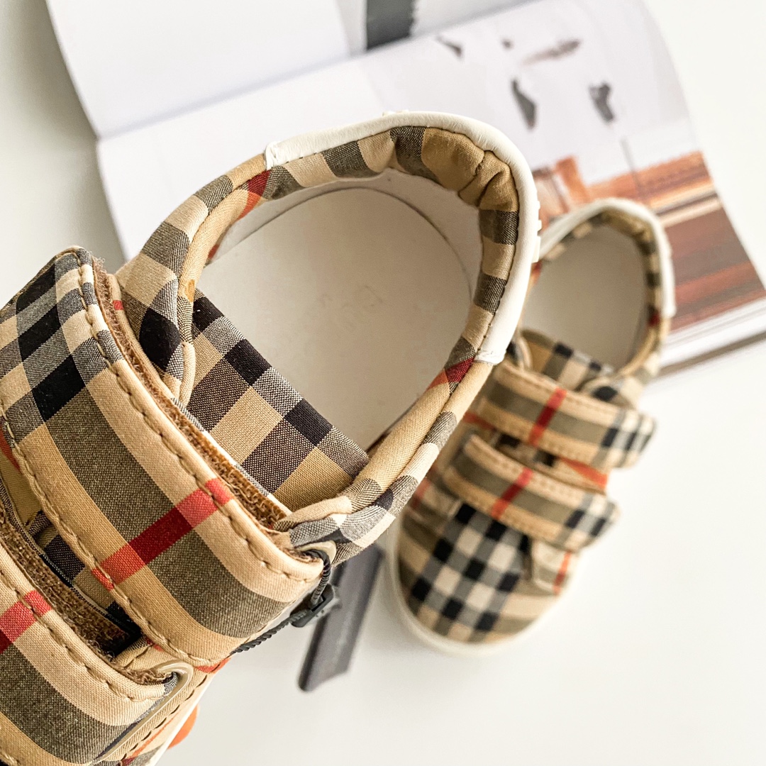 图片[3]-巴宝莉大品牌🔥鞋柜必备 高定系列🎈原版1：1定制 头层牛皮内里非常好穿🍀尺码26-35-选品中心