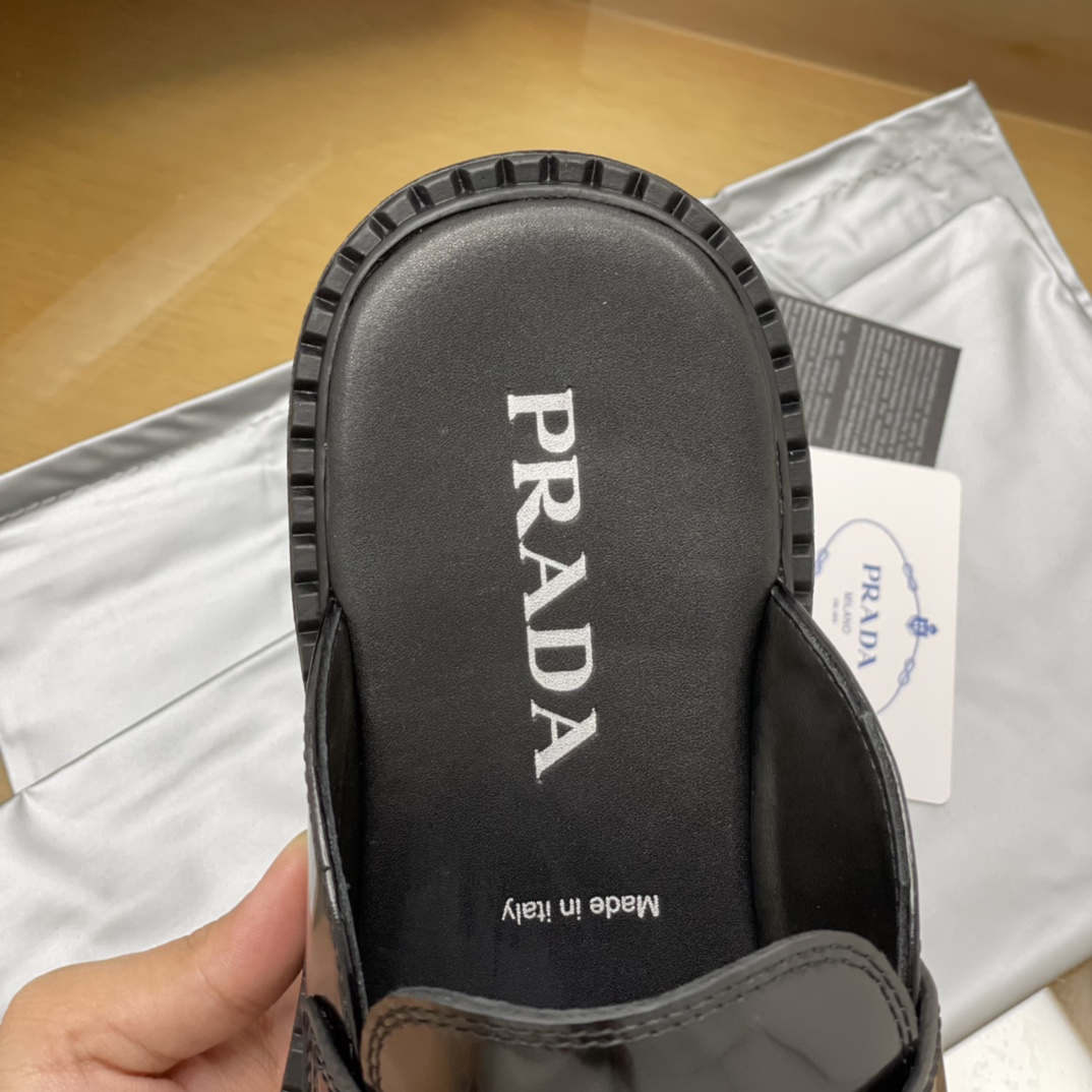 PRADA普拉达   三角形徽标装饰男士P家亮面半拖