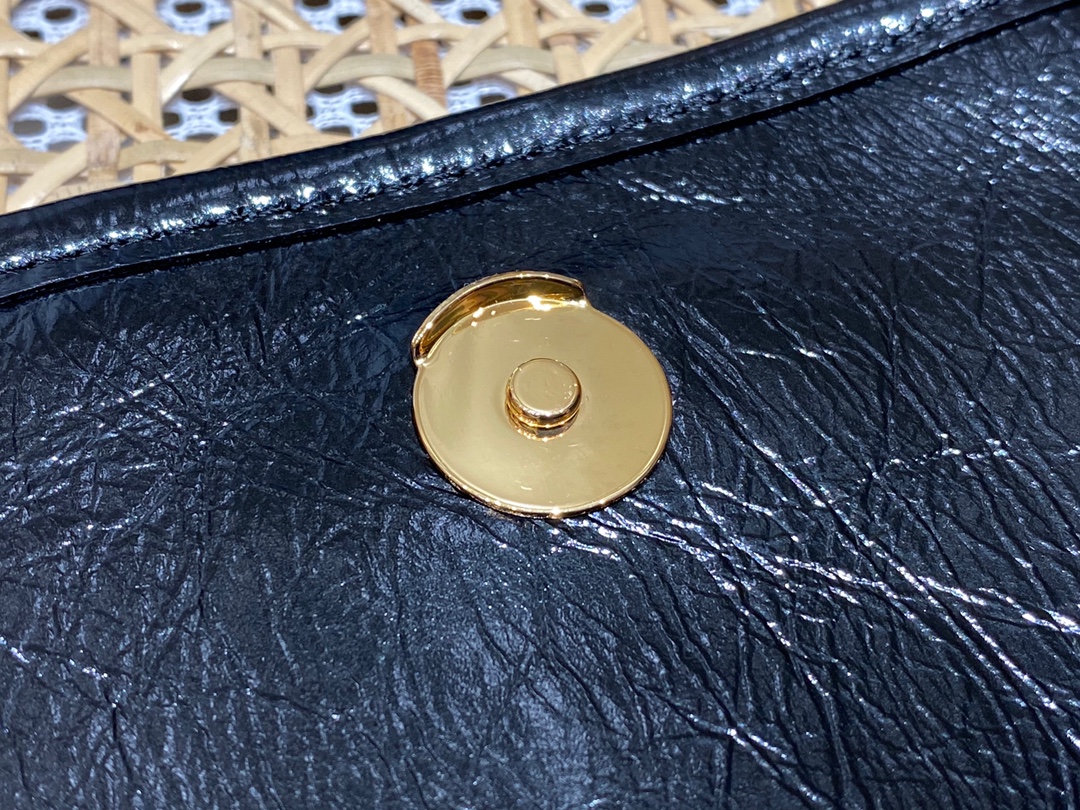 YSL 𝐍𝐢𝐤𝐢 28𝐜𝐦 邮差包 633158黑色/金链