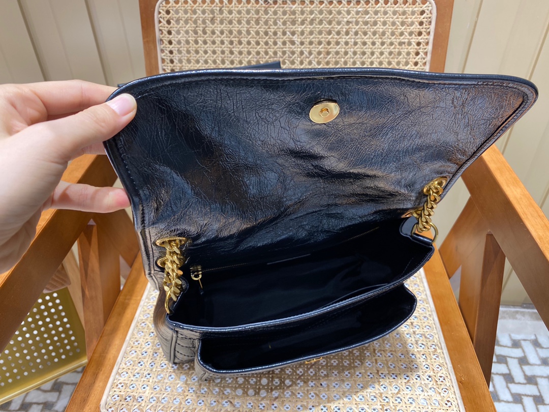 YSL 𝐍𝐢𝐤𝐢 28𝐜𝐦 邮差包 633158黑色/金链