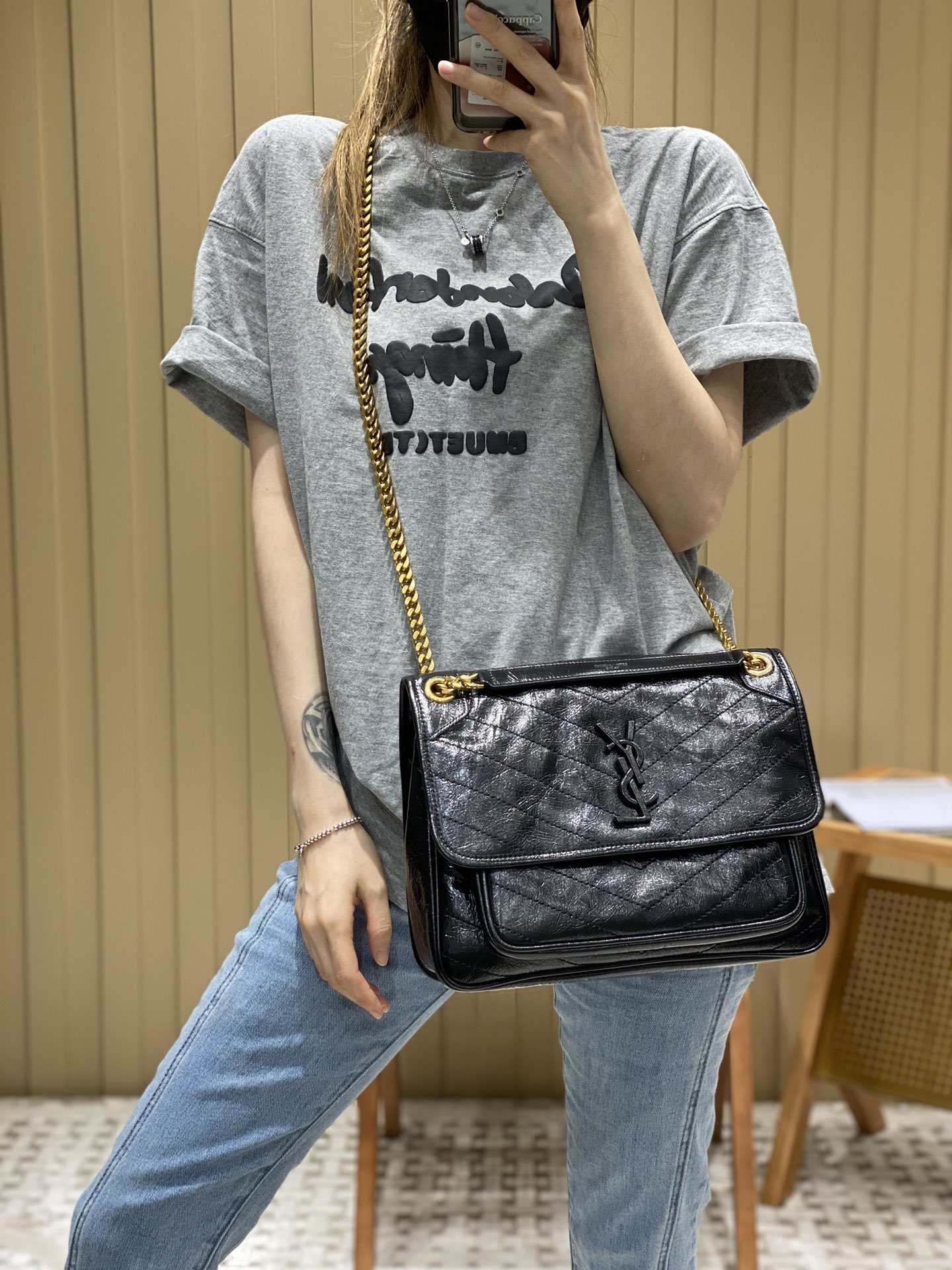 YSL 𝐍𝐢𝐤𝐢 28𝐜𝐦 邮差包 633158黑色/金链
