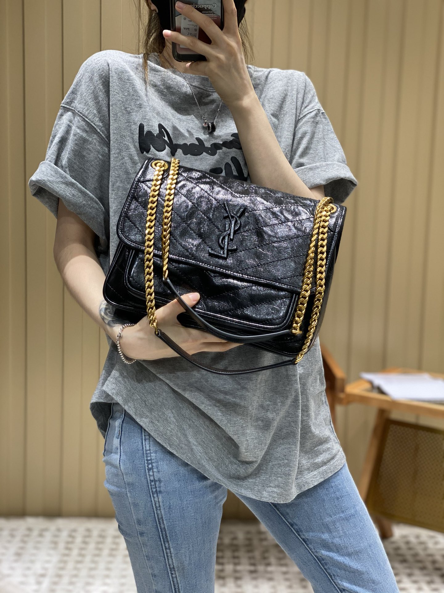 YSL 𝐍𝐢𝐤𝐢 28𝐜𝐦 邮差包 633158黑色/金链