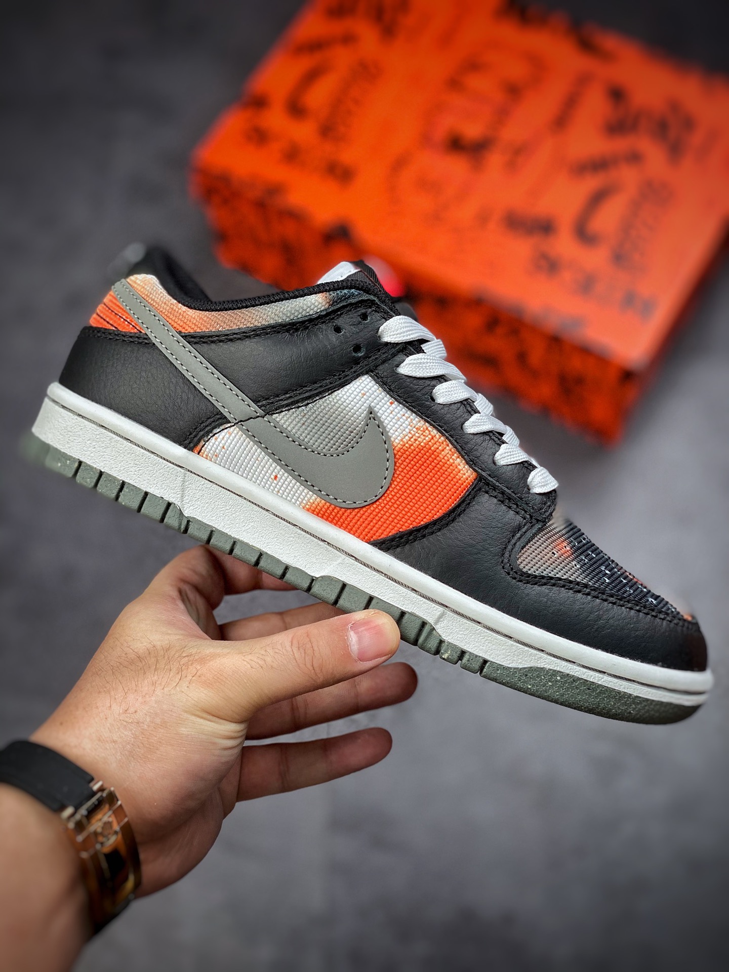 300 Nike Dunk Low ”Graffti” 黑橙 街头涂鸦系列DM0108-001