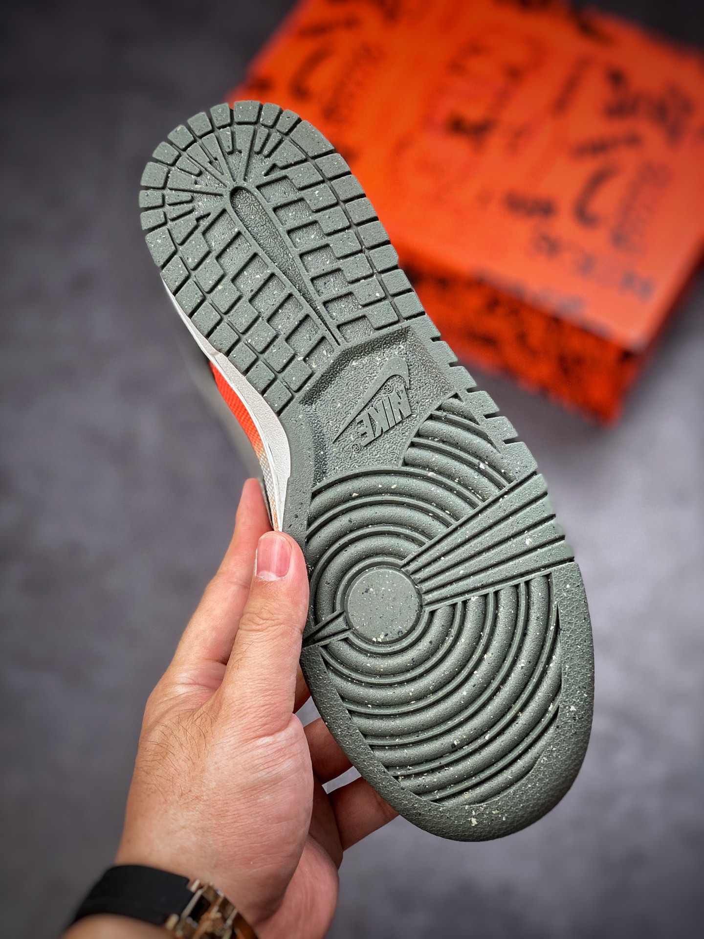 300 Nike Dunk Low ”Graffti” 黑橙 街头涂鸦系列DM0108-001