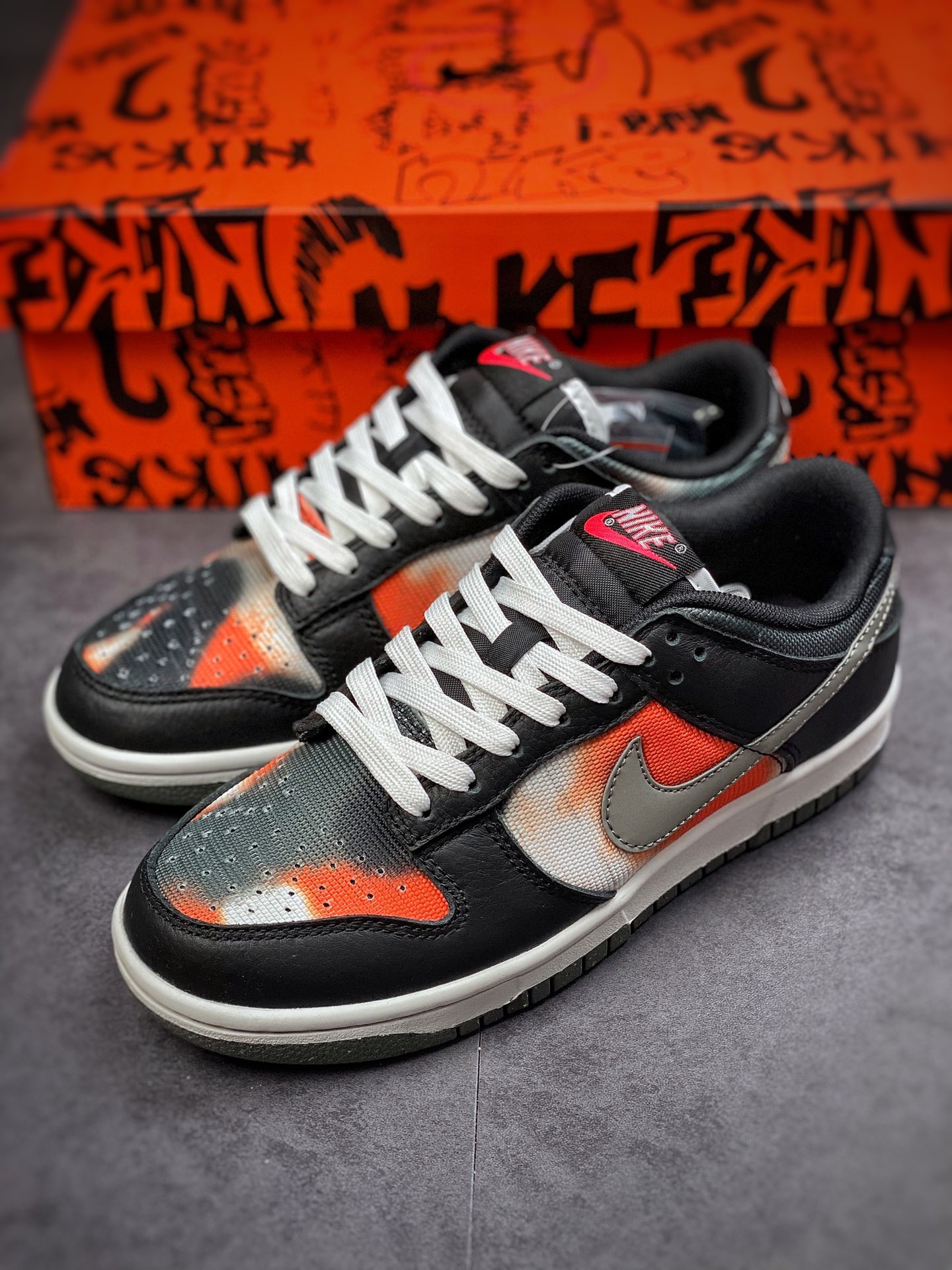300 Nike Dunk Low ”Graffti” 黑橙 街头涂鸦系列DM0108-001