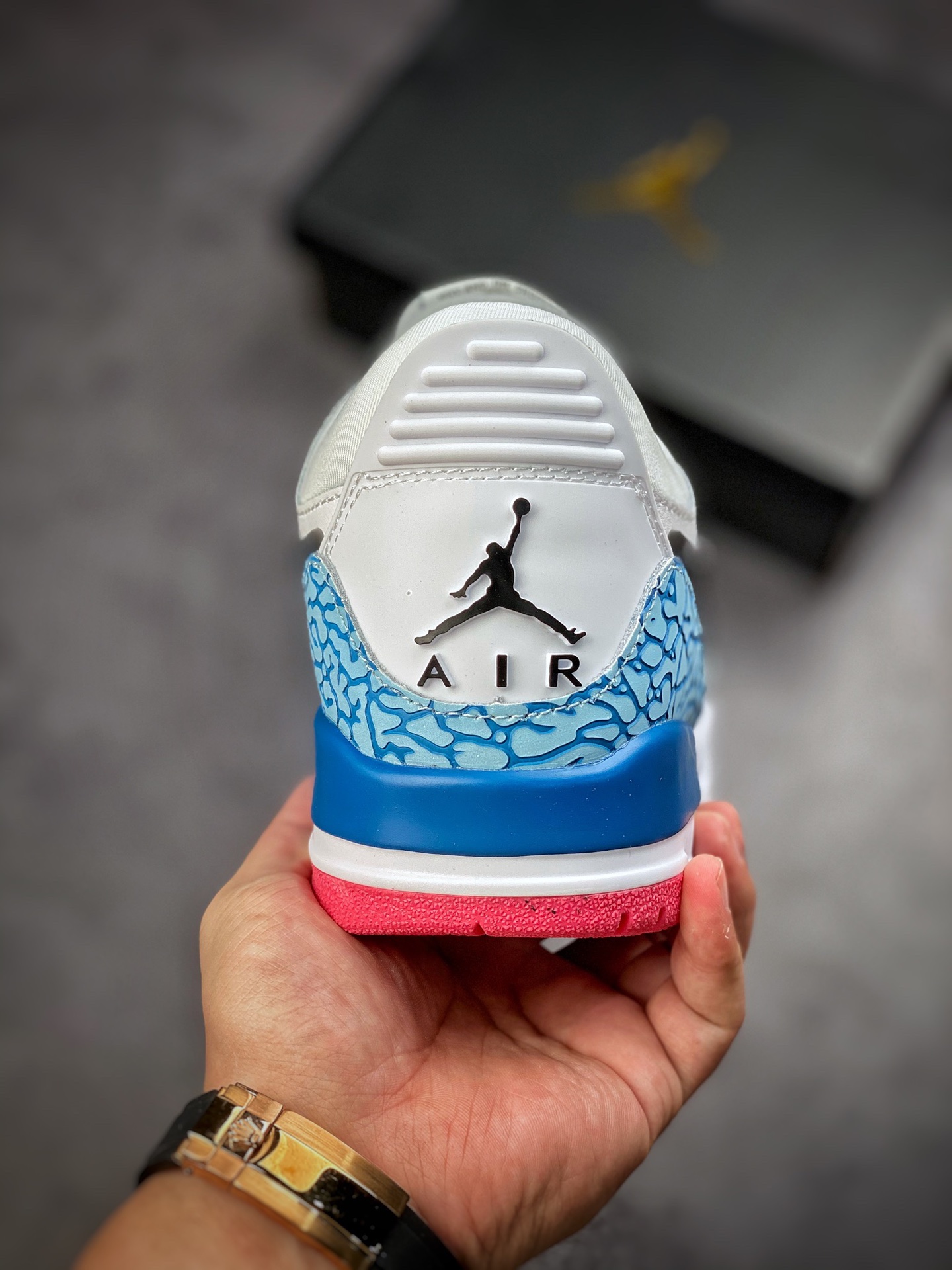 200 Air Jordan Legacy 312 白紫蓝 有着交错结合的设计DV9127-101