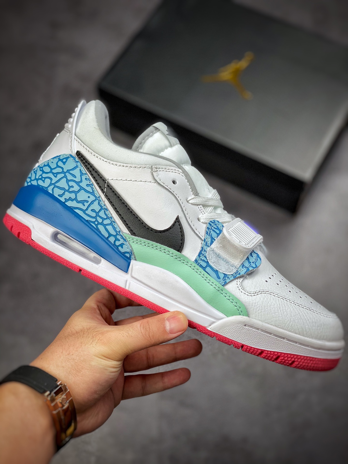200 Air Jordan Legacy 312 白紫蓝 有着交错结合的设计DV9127-101