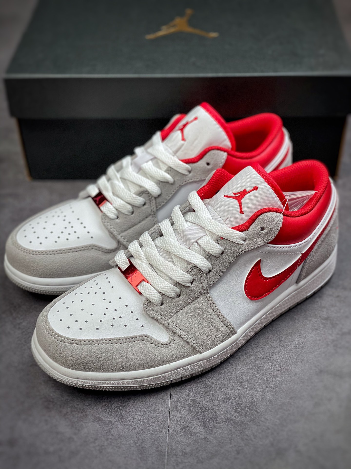 240 原装裸鞋级 Air Jordan 1 Low 纯原系列 灰白红 DC0774-100