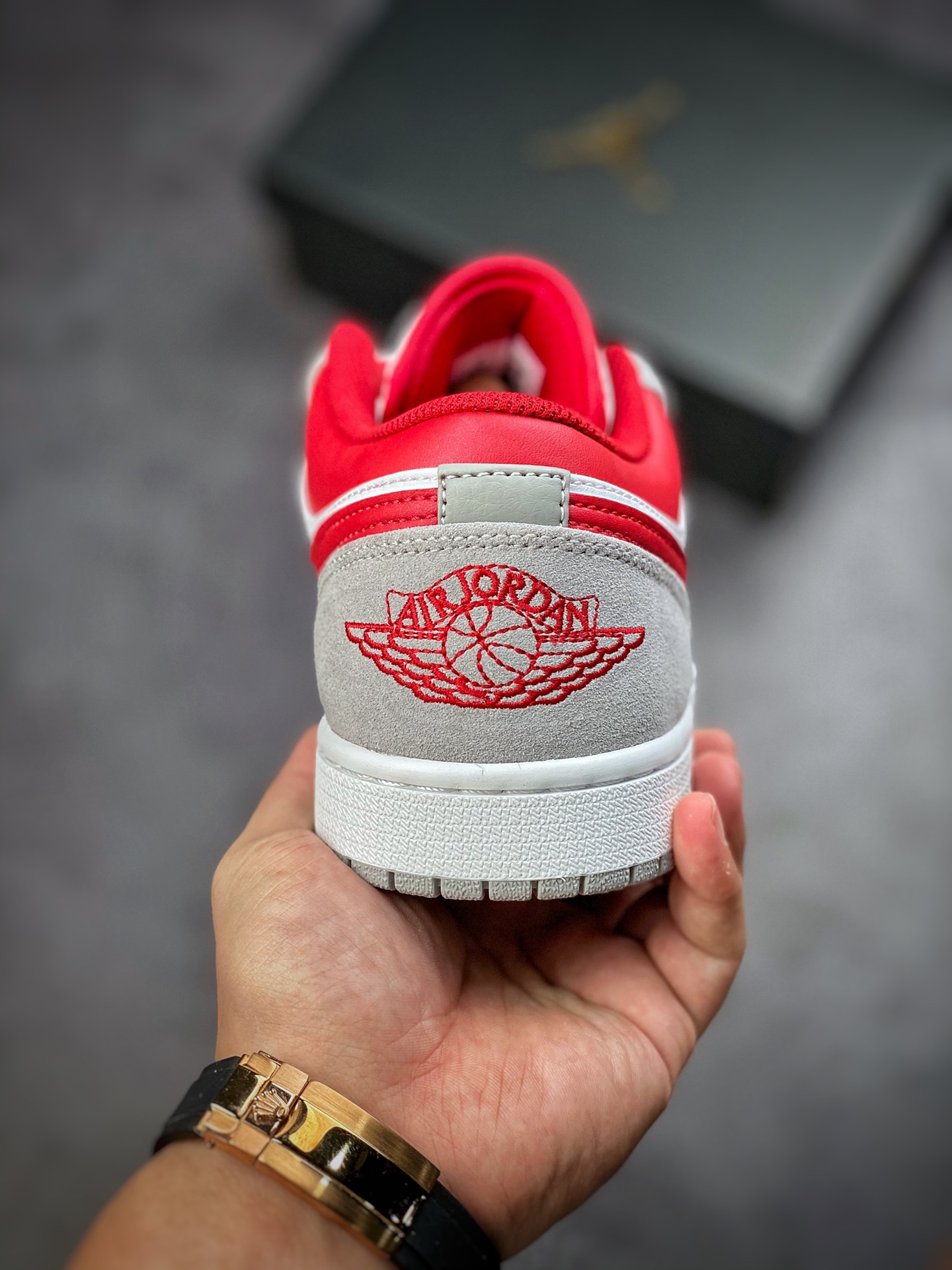 240 原装裸鞋级 Air Jordan 1 Low 纯原系列 灰白红 DC0774-100