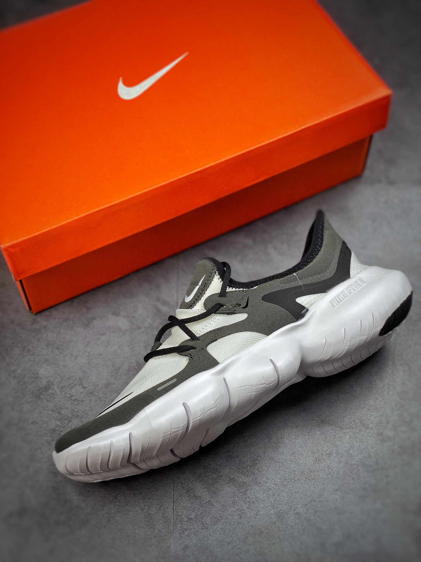 160 Nike Free RN Flyknit 赤足5.0二代轻跑鞋 AQ1316-102