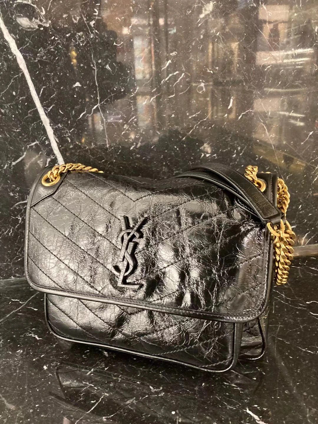 YSL 𝐍𝐢𝐤𝐢 28𝐜𝐦 邮差包 633158黑色/金链