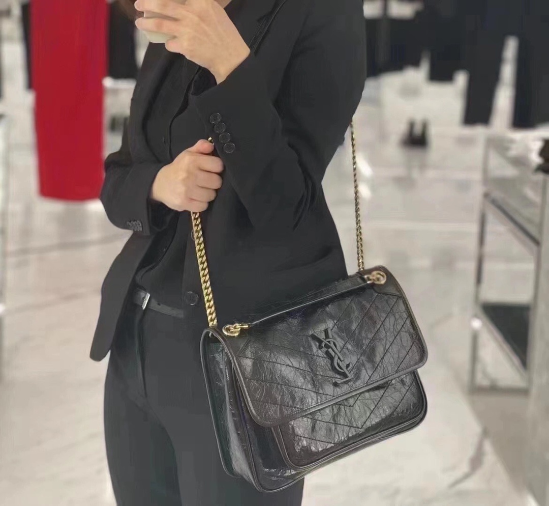 YSL 𝐍𝐢𝐤𝐢 28𝐜𝐦 邮差包 633158黑色/金链