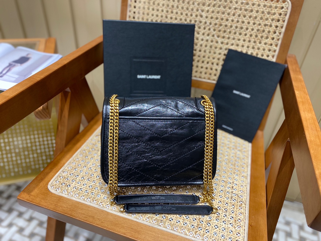 YSL 𝐍𝐢𝐤𝐢 22𝐜𝐦 邮差包 633151黑色/金链