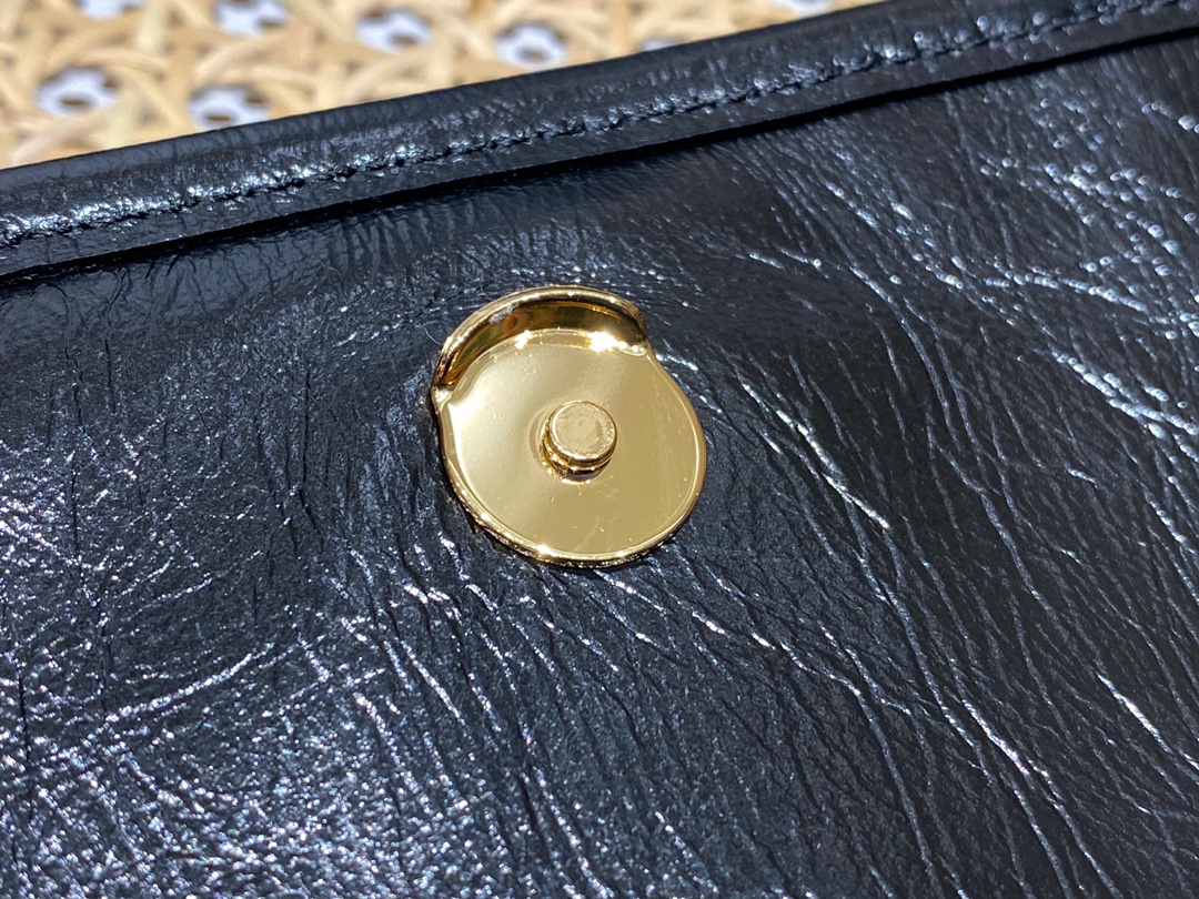 YSL 𝐍𝐢𝐤𝐢 22𝐜𝐦 邮差包 633151黑色/金链