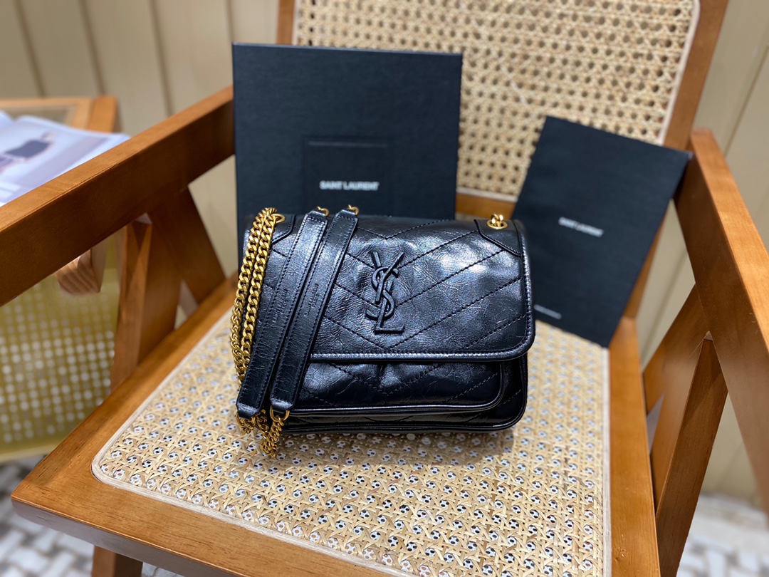 YSL 𝐍𝐢𝐤𝐢 22𝐜𝐦 邮差包 633151黑色/金链