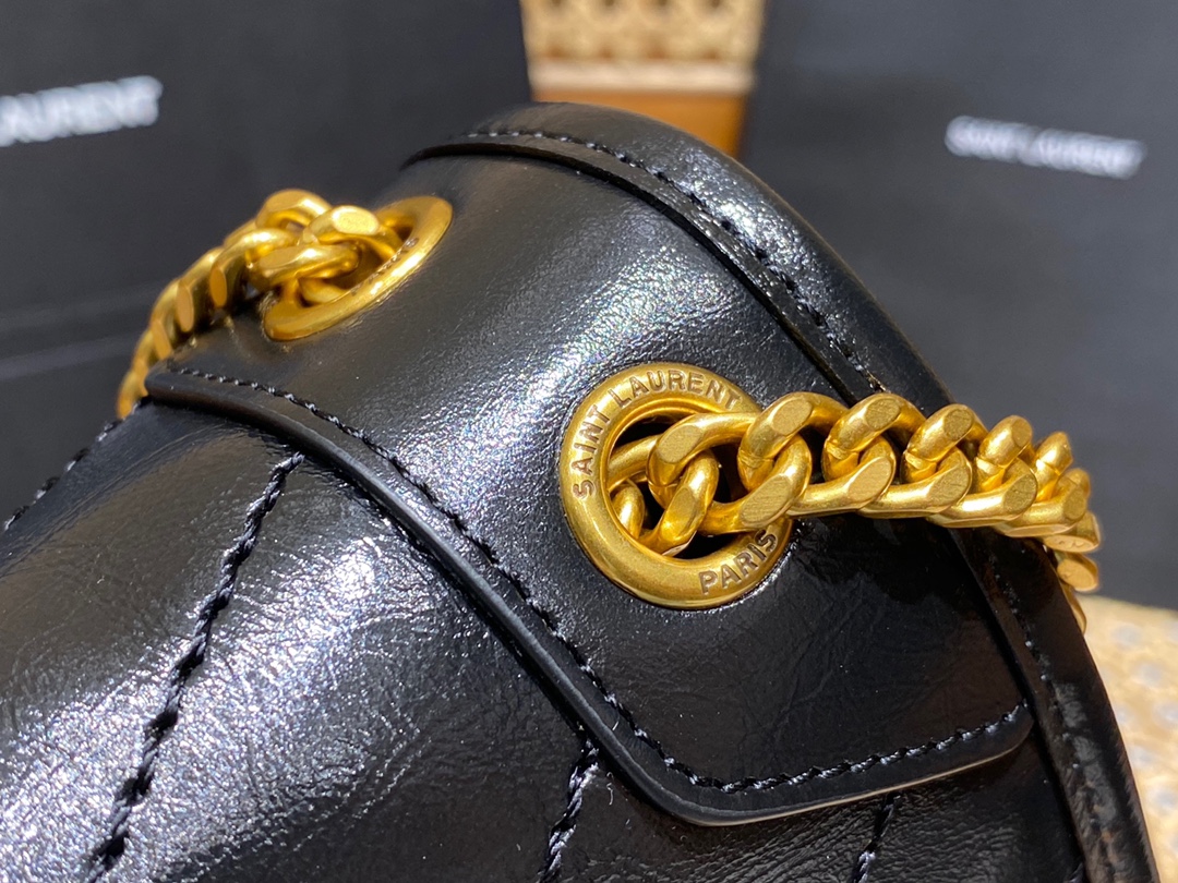 YSL 𝐍𝐢𝐤𝐢 22𝐜𝐦 邮差包 633151黑色/金链