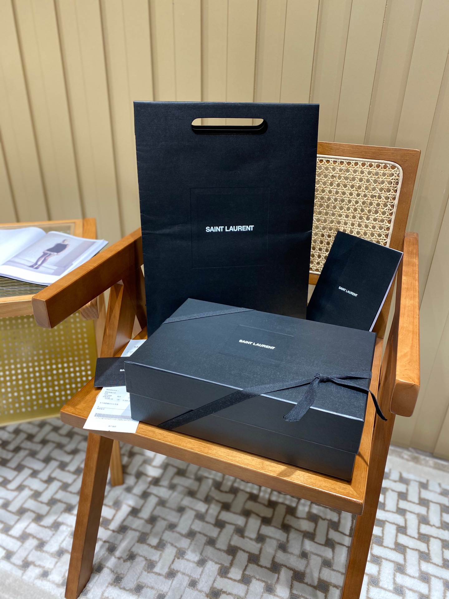 YSL 𝐍𝐢𝐤𝐢 22𝐜𝐦 邮差包 633151黑色/金链