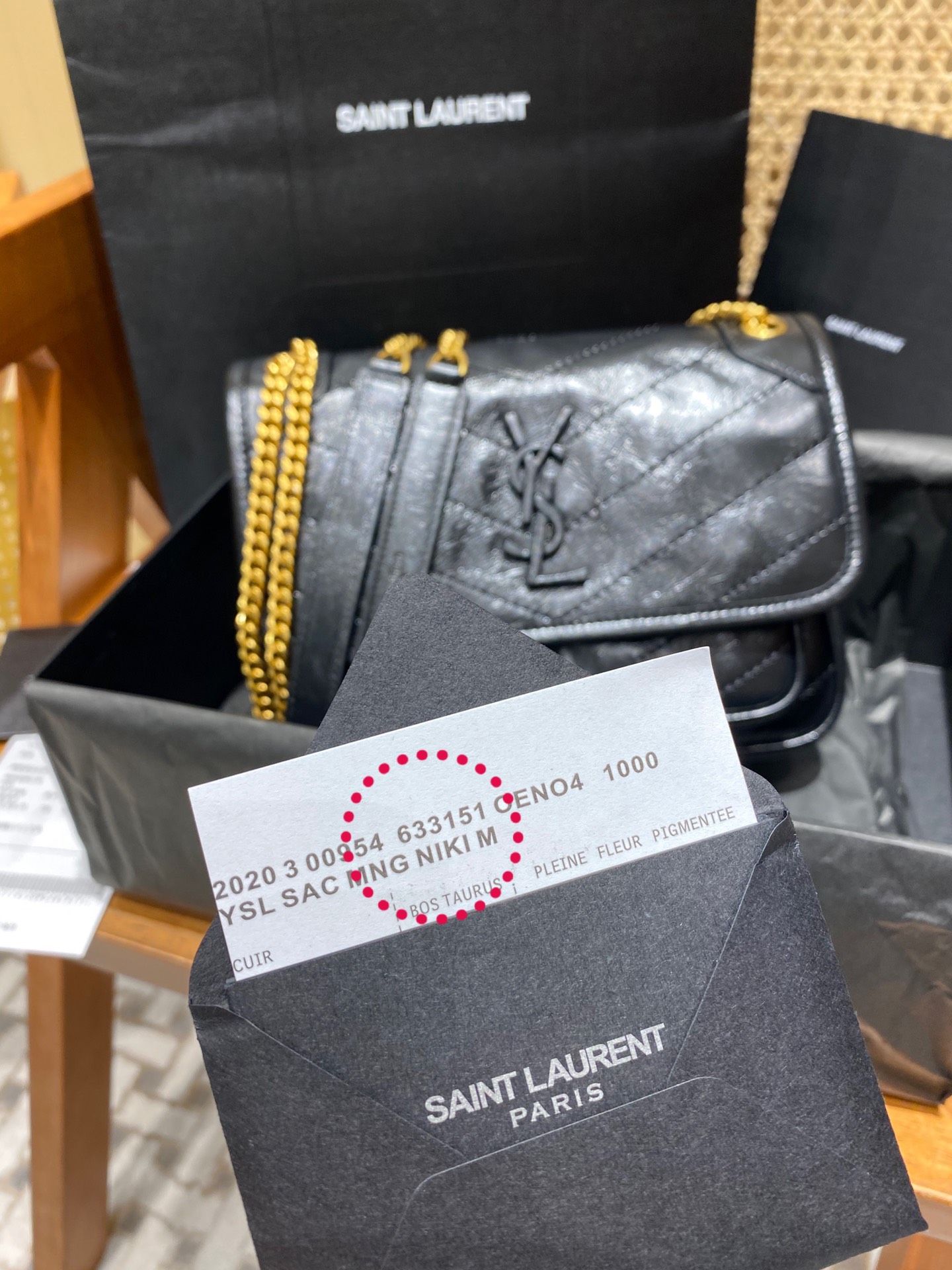 YSL 𝐍𝐢𝐤𝐢 22𝐜𝐦 邮差包 633151黑色/金链