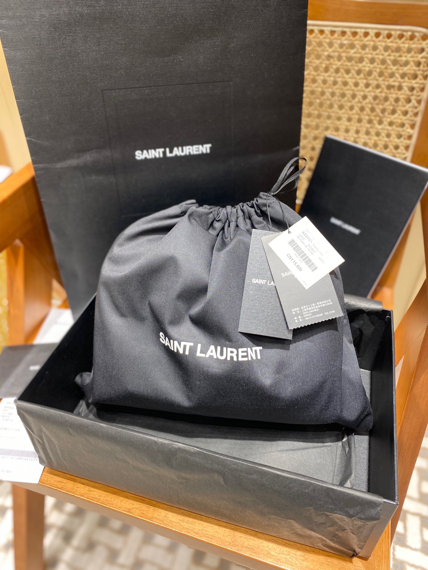 YSL 𝐍𝐢𝐤𝐢 22𝐜𝐦 邮差包 633151黑色/金链